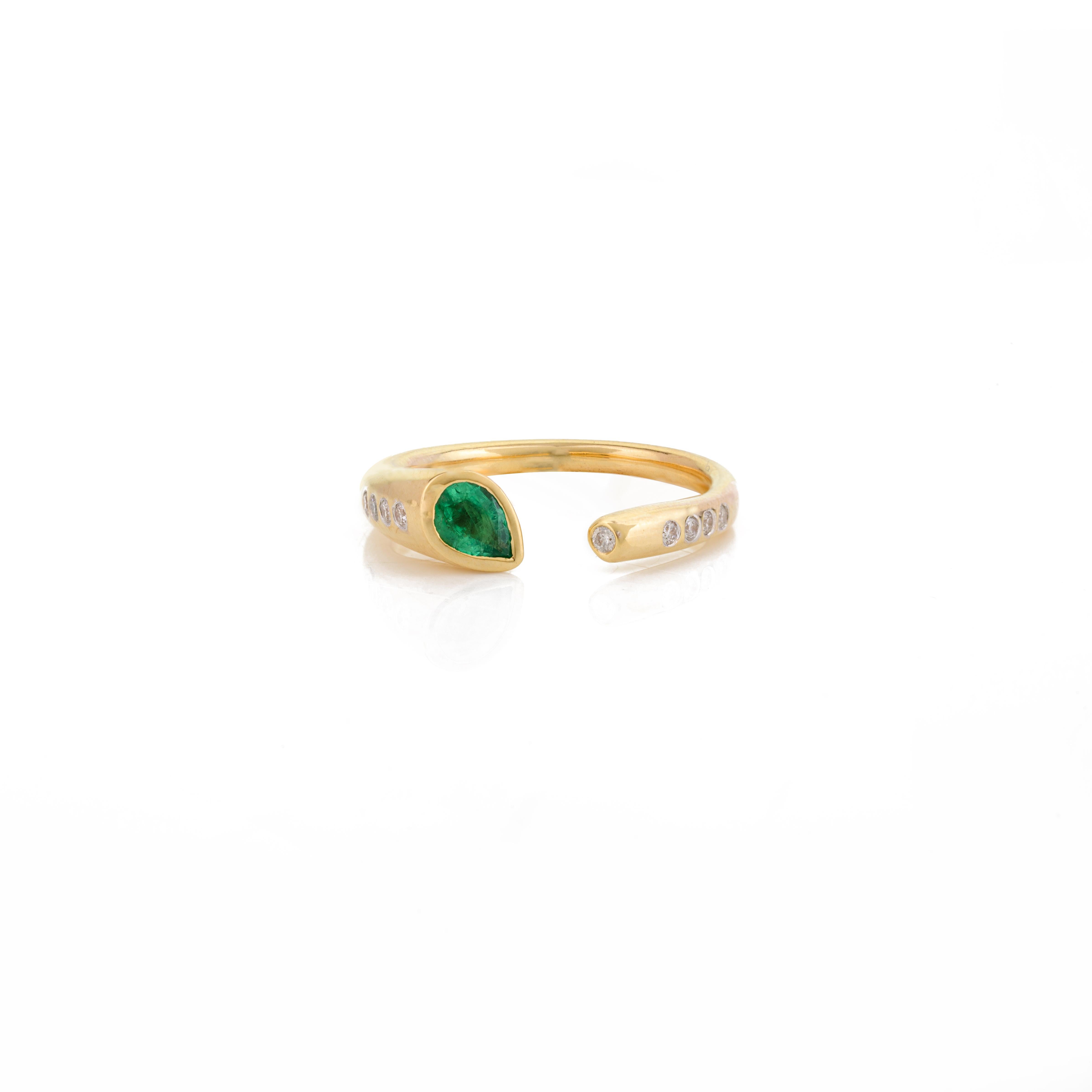 Im Angebot: Moderner offener Mai Geburtsstein Smaragd-Diamant-Ring aus 14k massivem Gelbgold () 4