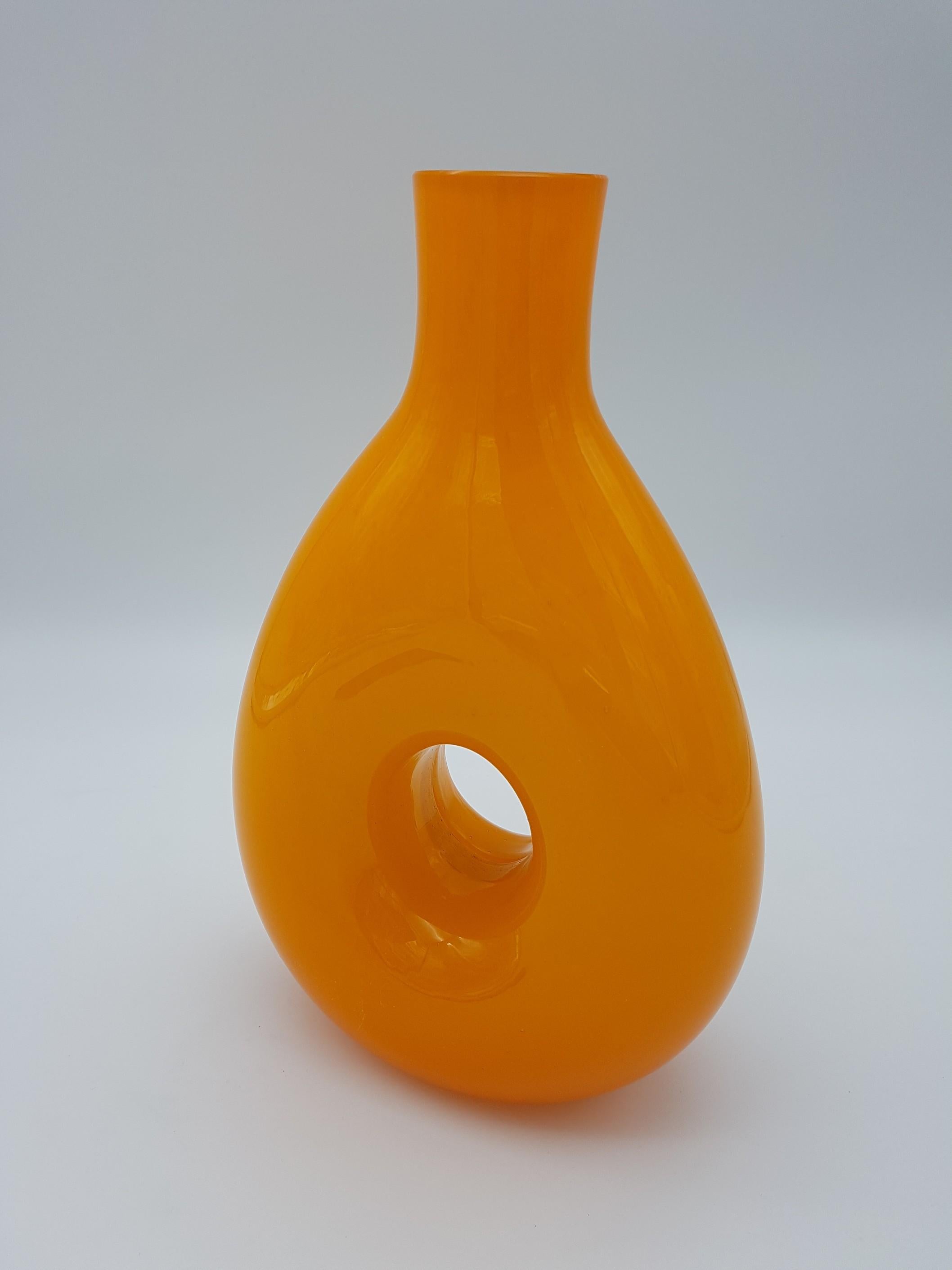 This modern, bright vase has been handmade in Murano by the Gino Cenedese e Figlio glass-factory and is part of a limited collection made in the late 1990s, using the 'incamicato' technique. 'Incamiciato' glass is composed of one or more cased