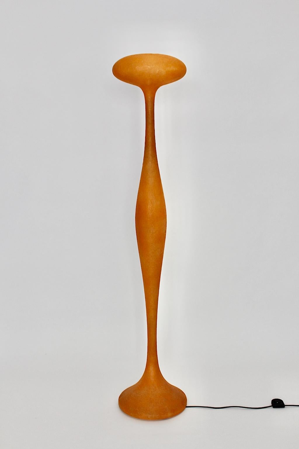 Moderne Lampadaire moderne orange vintage Guglielmo Berchicci E.T.A. pour Kundalini, Italie en vente