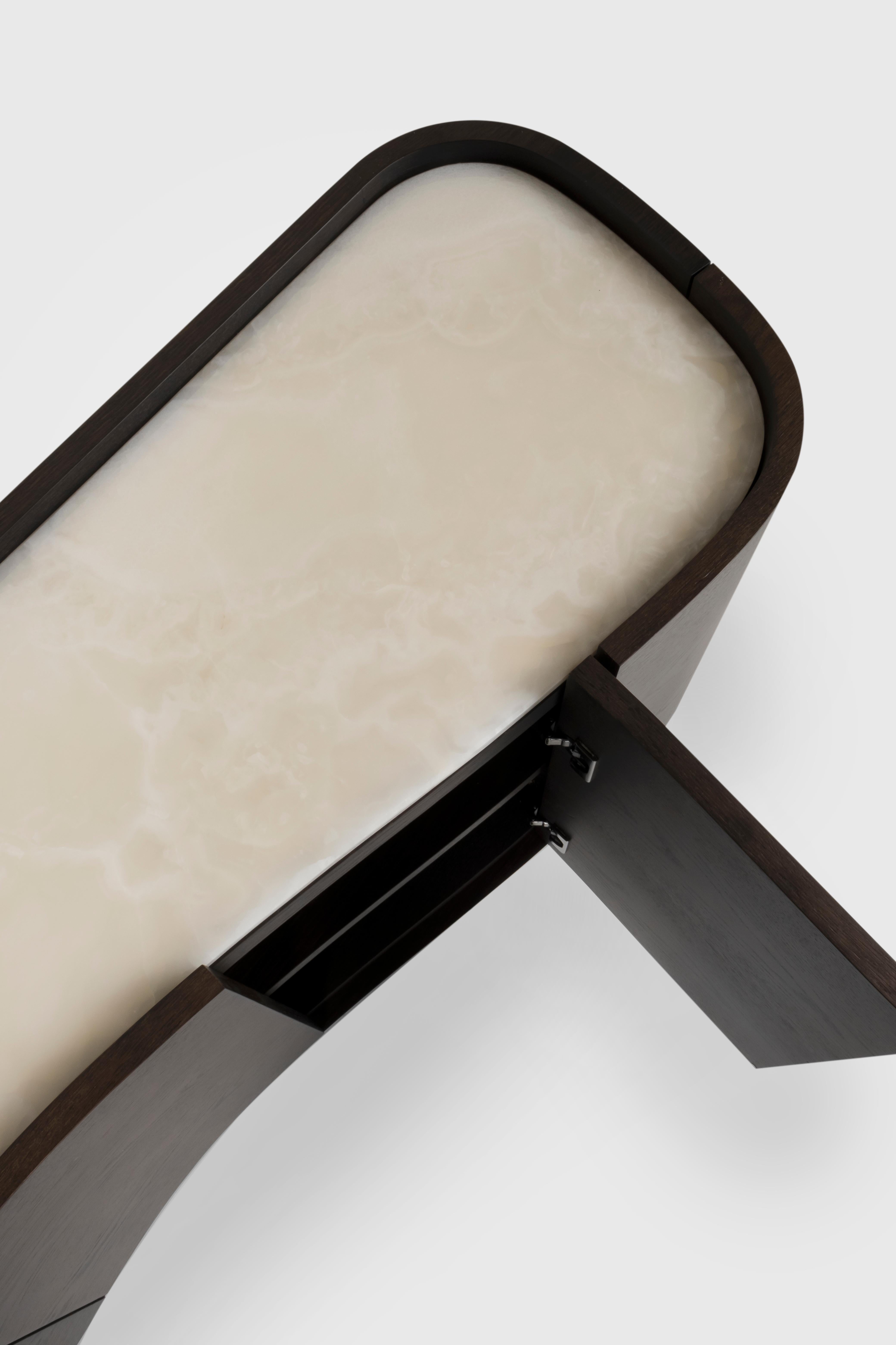 Modernes organisches Sideboard aus weißem Onyx mit Eichenwurzel, handgefertigt in Portugal von Greenapple (21. Jahrhundert und zeitgenössisch) im Angebot