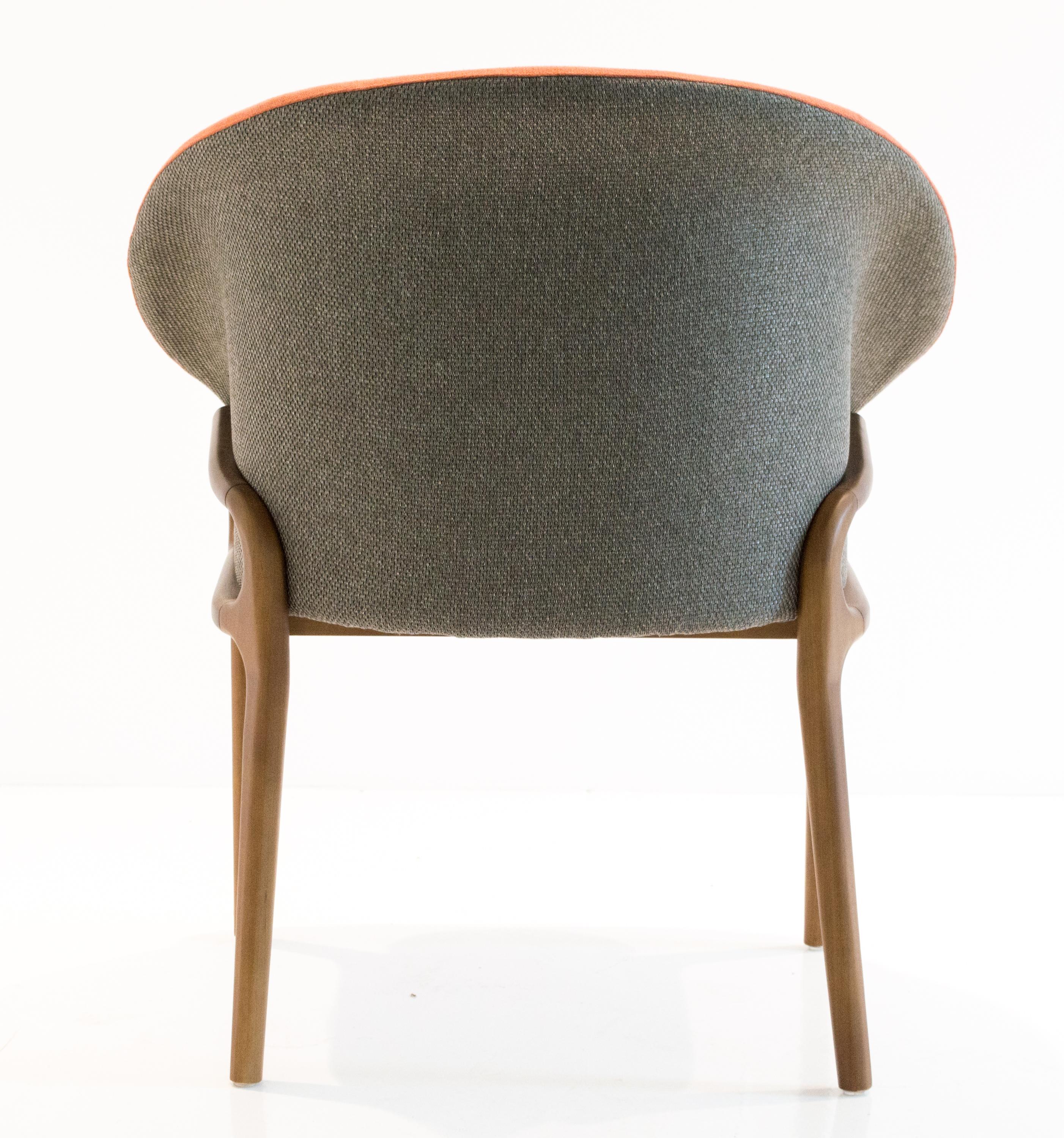 Chaise organique moderne en bois massif, assise flexible tapissée en vente 4