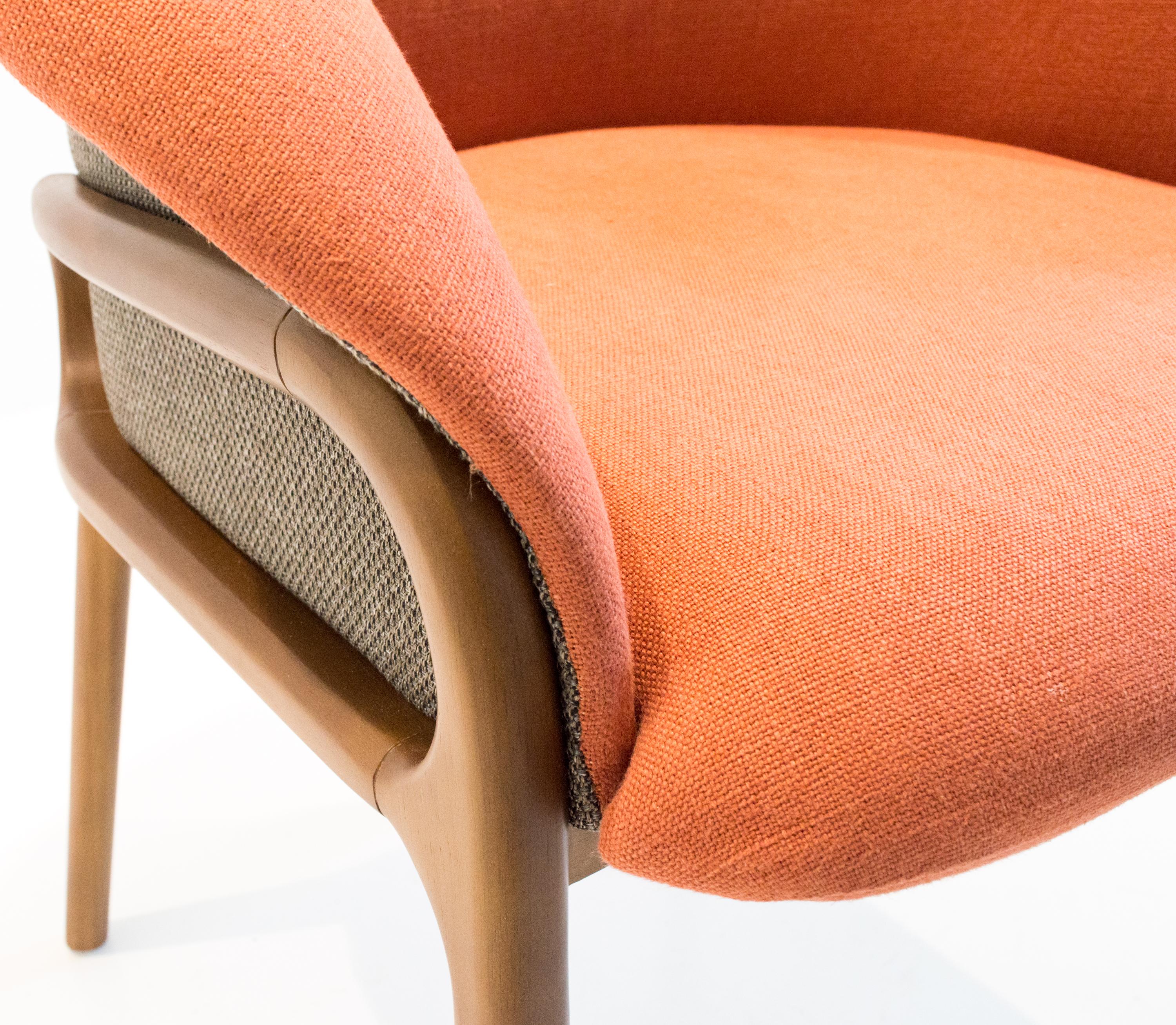 Chaise organique moderne en bois massif, assise flexible tapissée en vente 5