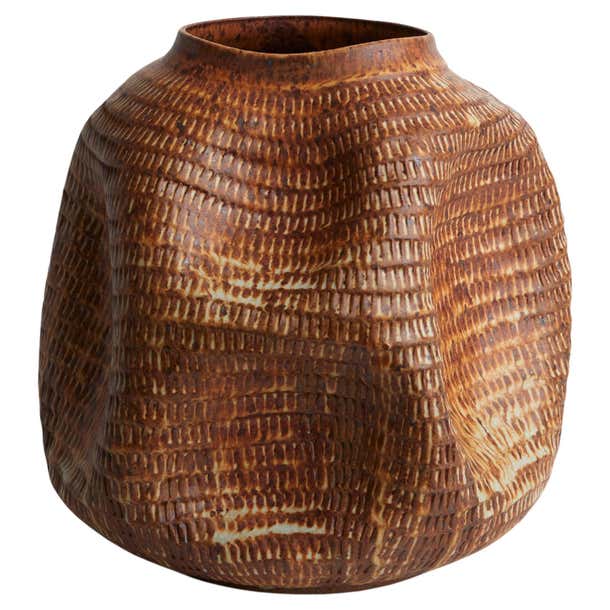 Stunning Textured Ceramic Vases Apartment image