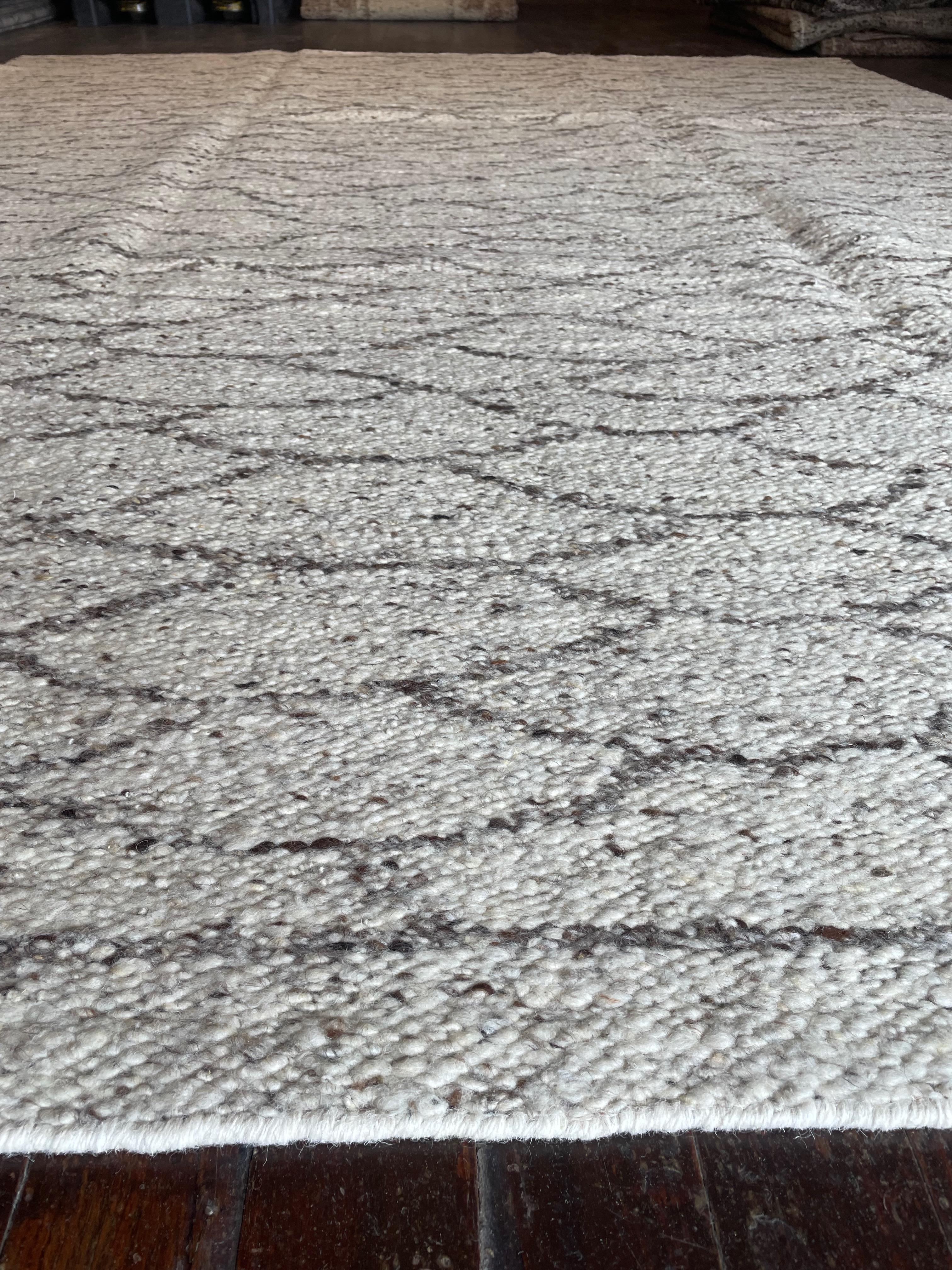 Discover the natural elegance of this modern organic flat weave rug, meticulously crafted in India. Designed with a contemporary aesthetic, this rug combines traditional craftsmanship with modern sensibilities, offering a sophisticated addition to