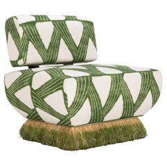 Chaise longue moderne en lin vert organique, raphia et acier bronzé par Egg Designs