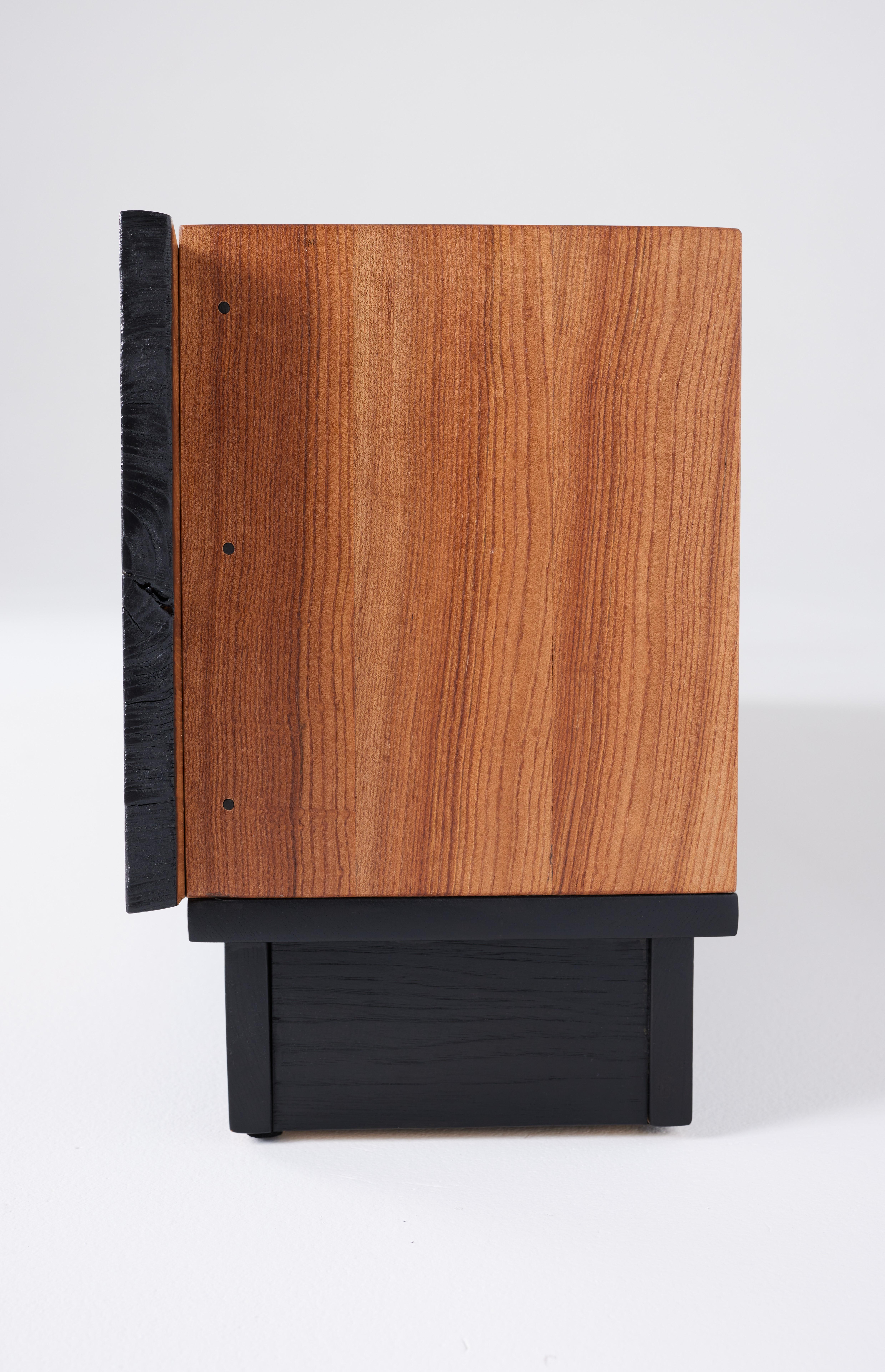 Moderne organische Plattenkonsole aus Ulmenholz von Carlo Stenta mit naturfarbenem Rand (Handgefertigt) im Angebot