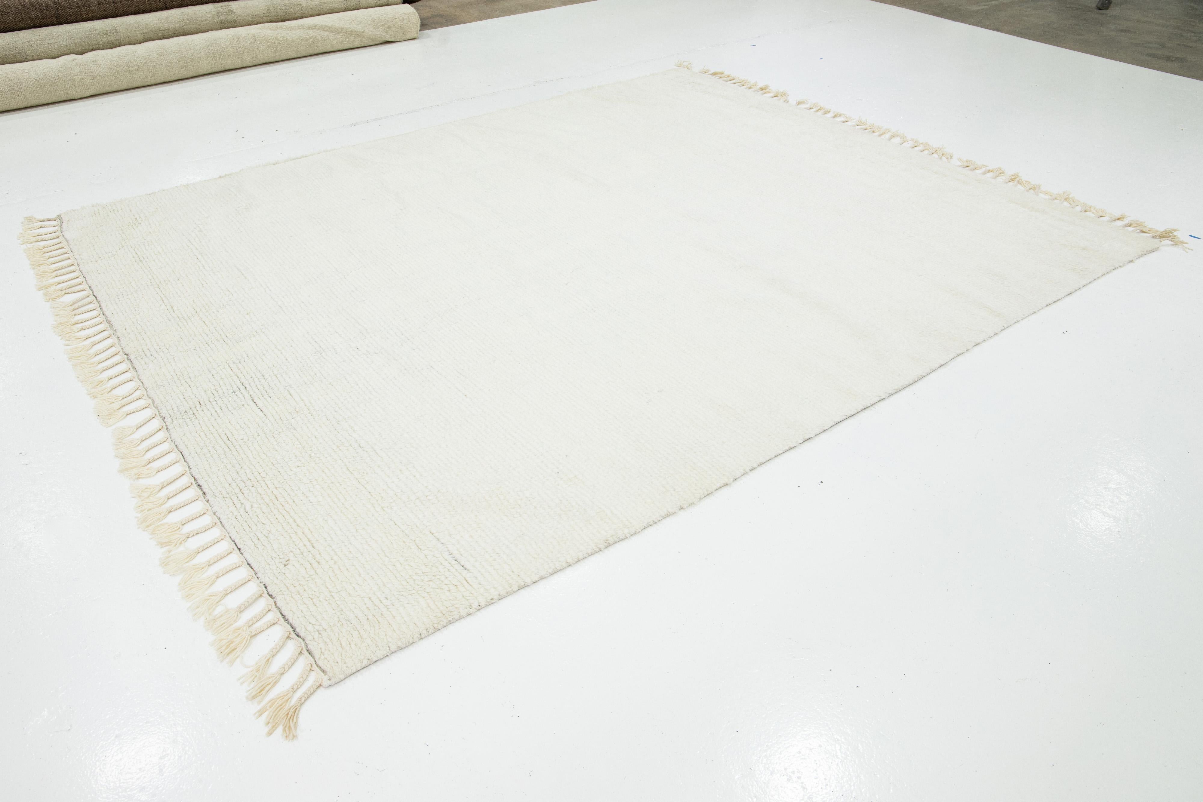 Organic Modern Modern Organic Moroccan Style Wool Rug With Solid Color For Sale