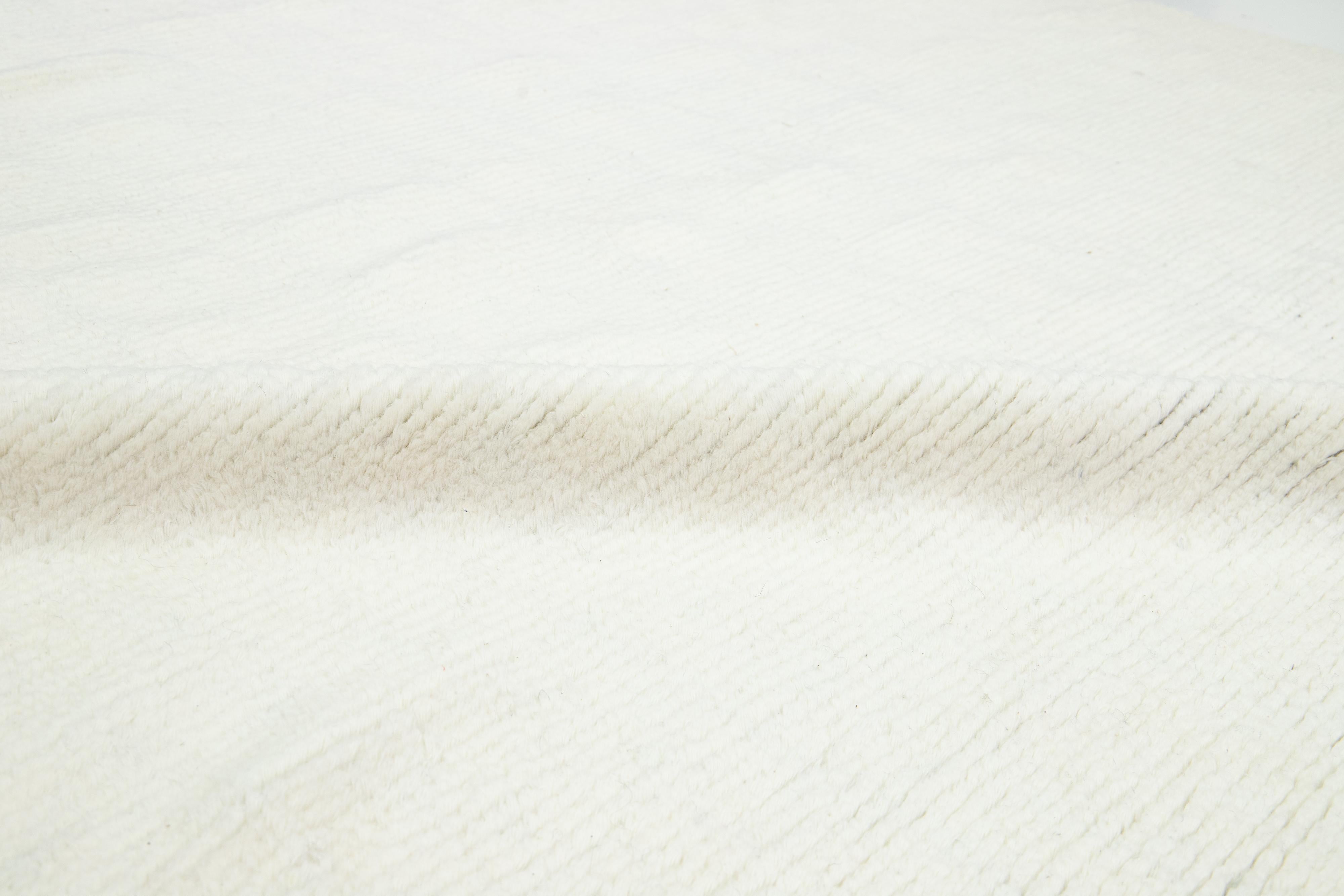 Modern Organic Moroccan Style Wool Rug With Solid Color In New Condition For Sale In Norwalk, CT