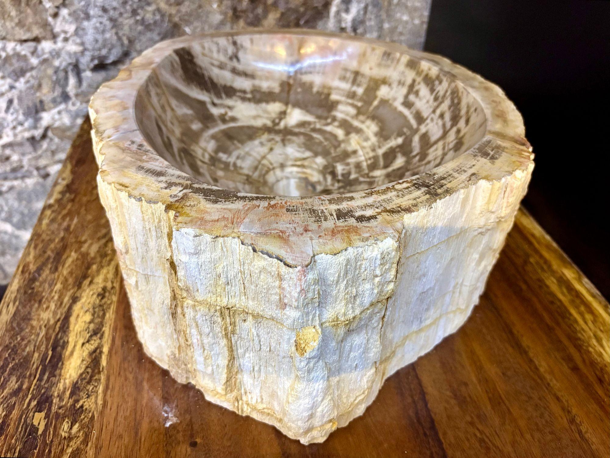 Lavello moderno organico in legno pietrificato, grigio/marrone/beige - lucido, IDN 2025 In condizioni Nuovo in vendita a Lichtenberg, AT
