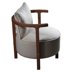 Poltrona d'accento moderna e organica in legno massello di Oak con intarsio in ottone e boucle