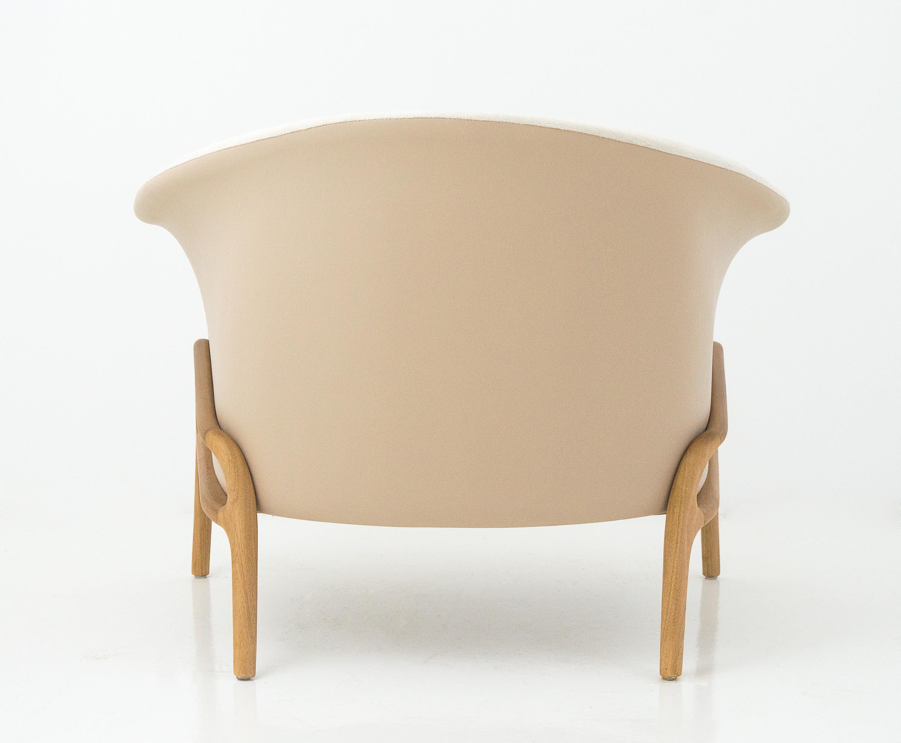 Moderner Sessel im organischen Stil aus Massivholz, gepolstert, flexibles Sitzmöbel im Angebot 3