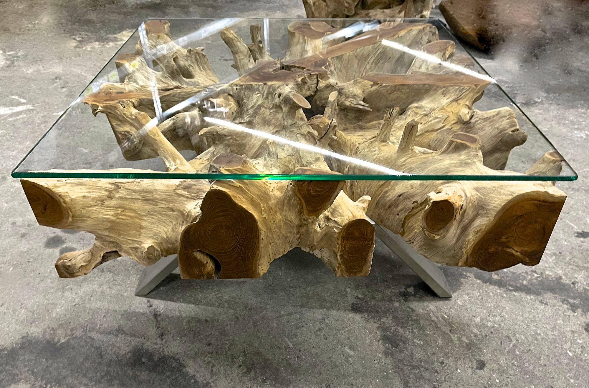 Modern Organic Teak Root Coffee/ Sofa Table with Glass Plate, IDN 2022 In Excellent Condition For Sale In Lichtenberg, AT