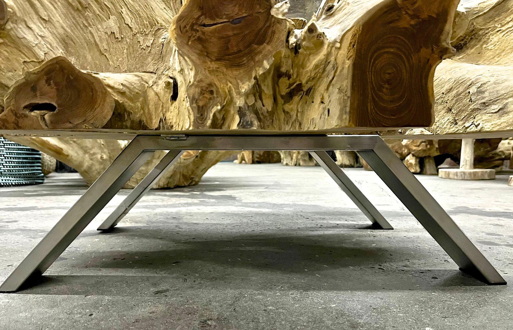 Table basse/table de canapé moderne en racine de teck organique avec plaque en verre, IDN 2022 en vente 2