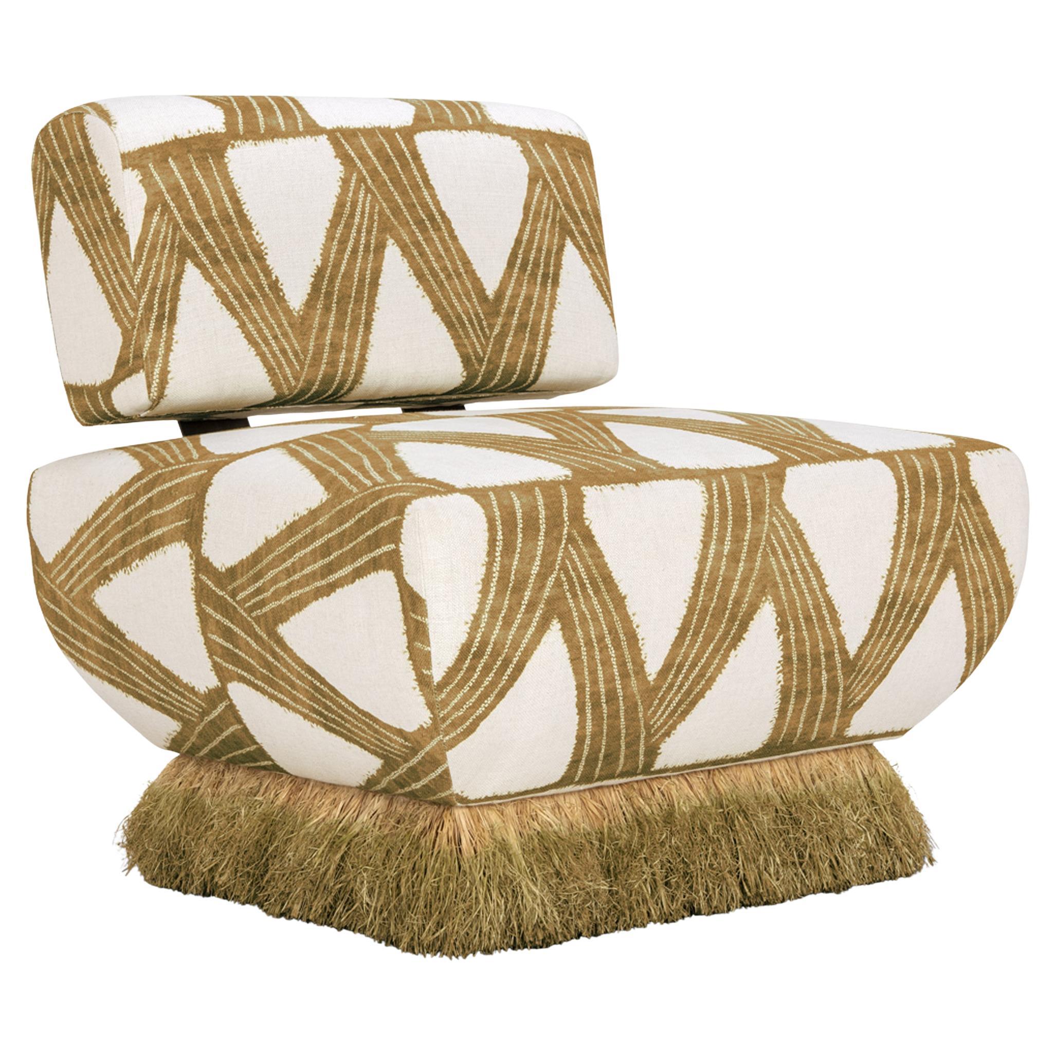 Chaise longue moderne en lin jaune organique, raphia et acier bronzé par Egg Designs en vente