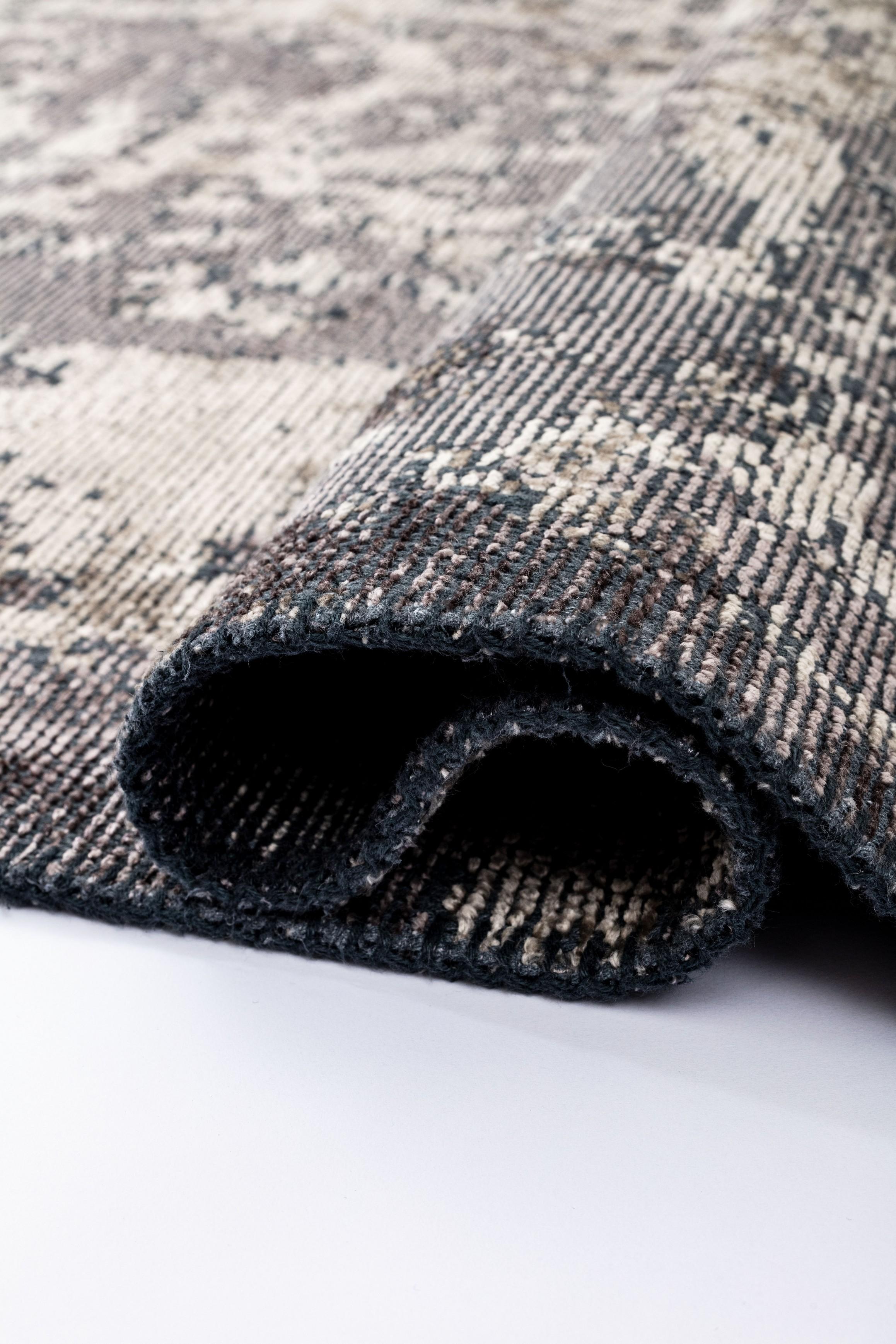 For Sale:  (Gray) Modern  Oriental Luxury Hand-Finished Area Rug 2
