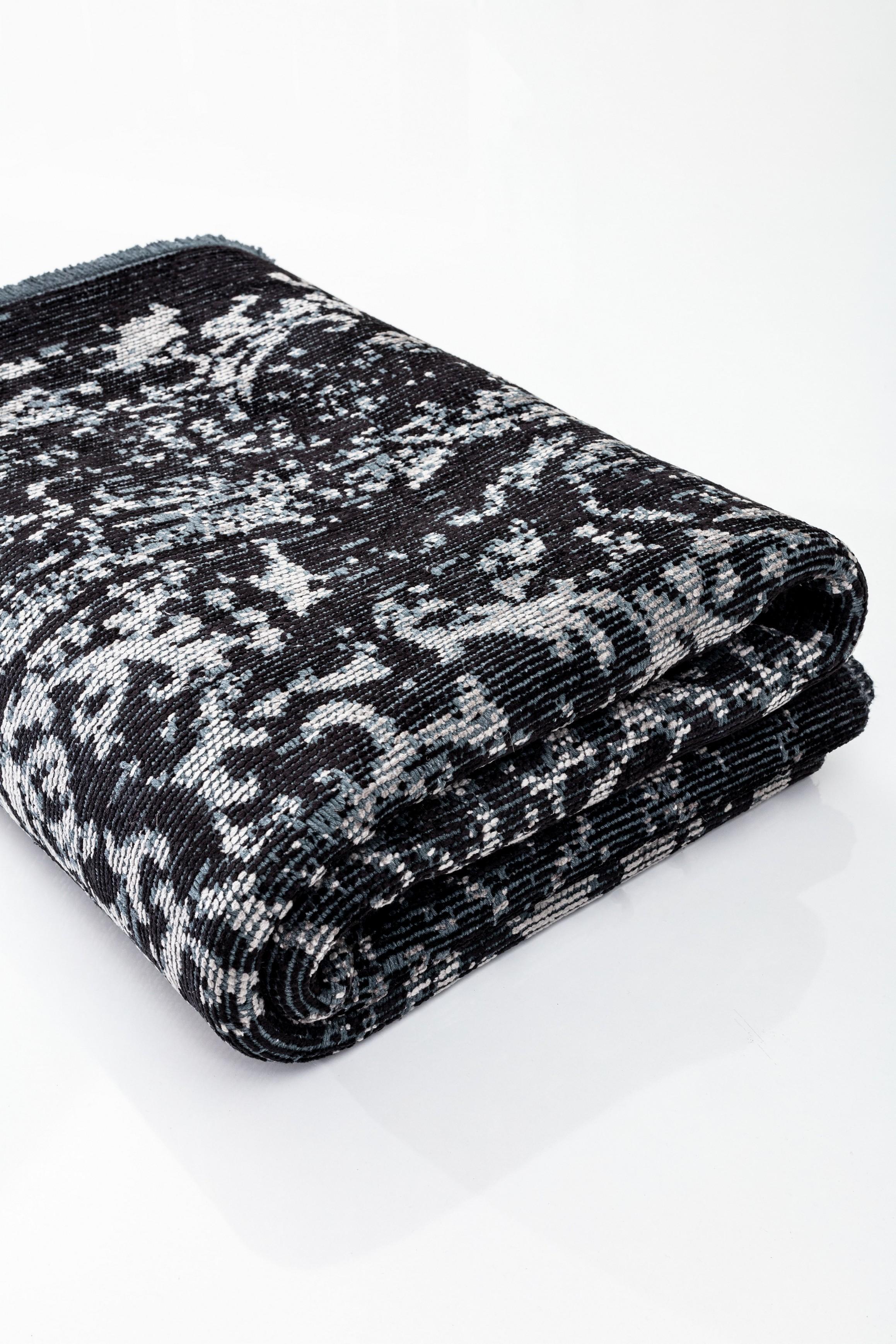 For Sale:  (Black) Modern  Oriental Luxury Hand-Finished Area Rug 4