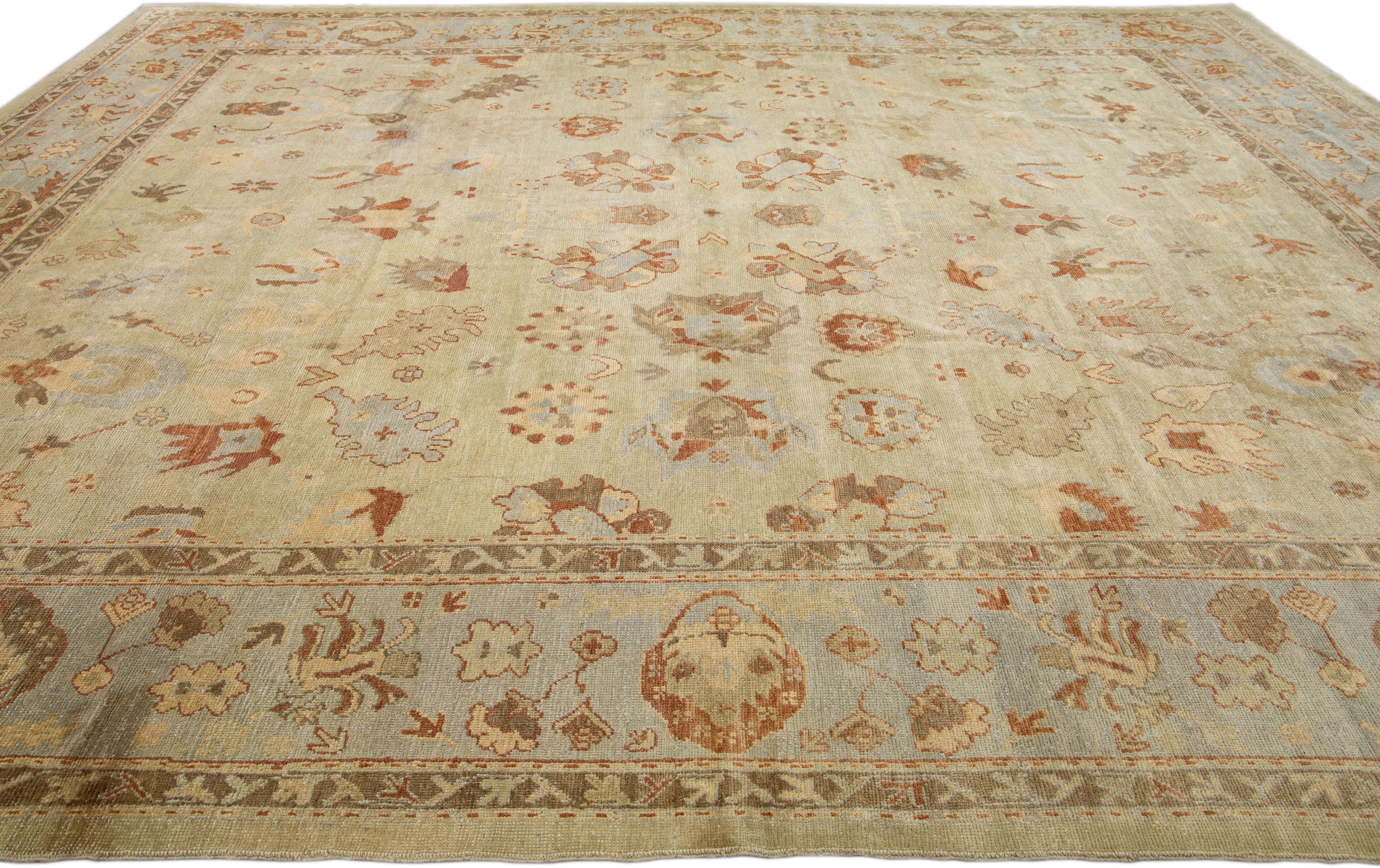 Modern Oushak Beige Handmade Floral Pattern Oversize Wool Rug In New Condition For Sale In Norwalk, CT