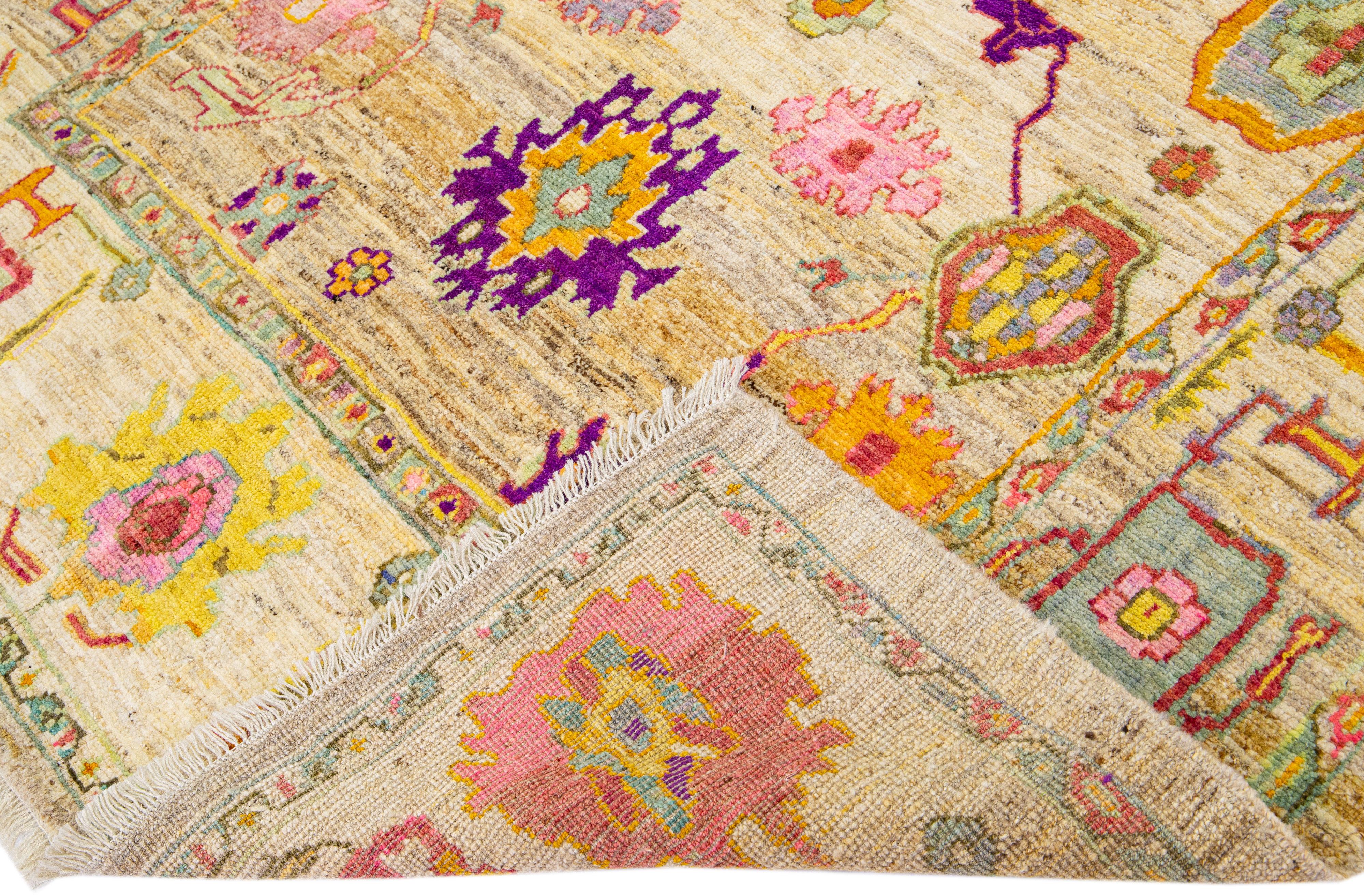 Beautiful modern Oushak hand-knotted wool rug with a beige field. This piece has a multicolor geometric floral design.

This rug measures: 6'4
