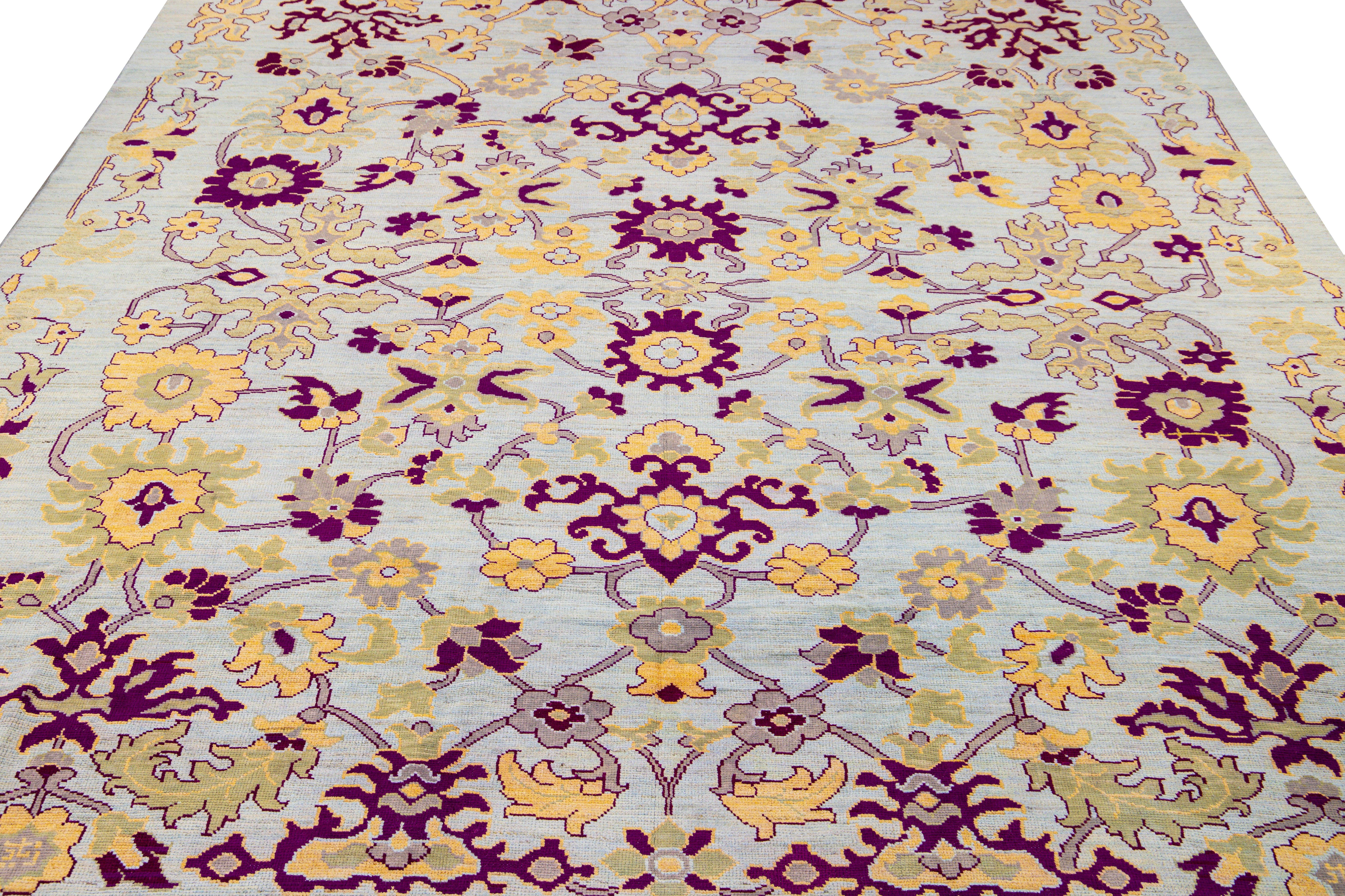 Moderner moderner handgefertigter Oversize-Wollteppich in Oushak Blau mit Blumenmuster (Türkisch) im Angebot