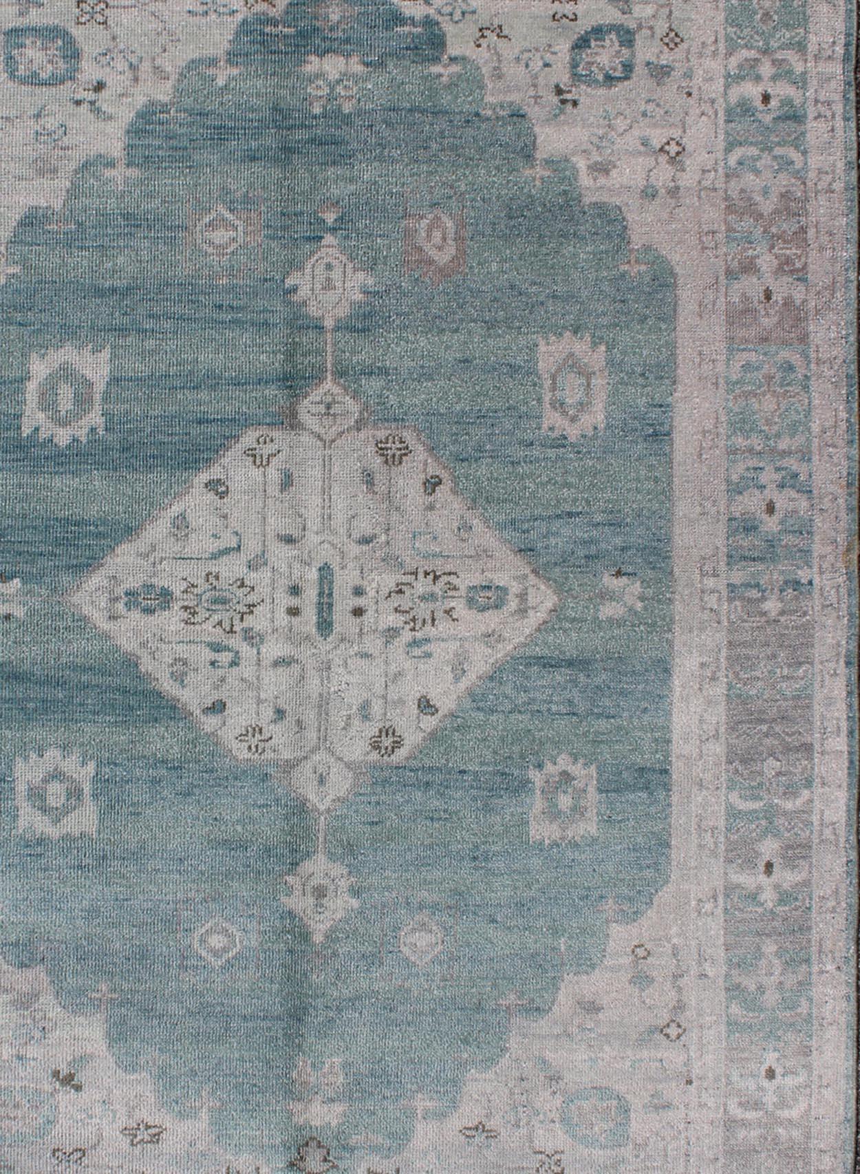 Oushak Design Rug with Center Medallion, Keivan Woven Arts rug OB-9261247-0131046, country of origin / type: India / Oushak.

Measures: 4' x 6'.

This hand knotted Oushak rug features a beautiful center medallion design rendered in greys,