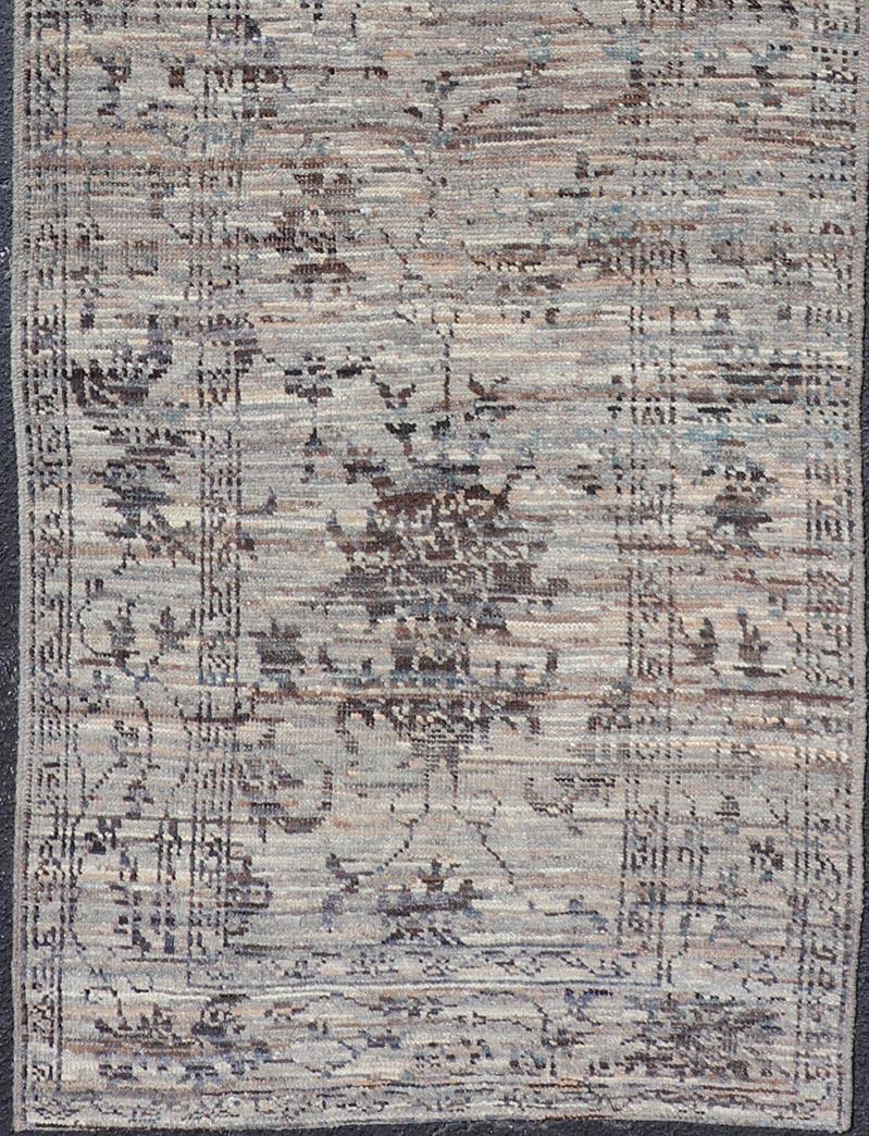 Modern Oushak Designed Runner in Wool with Floral Design in Earthy Tones In New Condition For Sale In Atlanta, GA