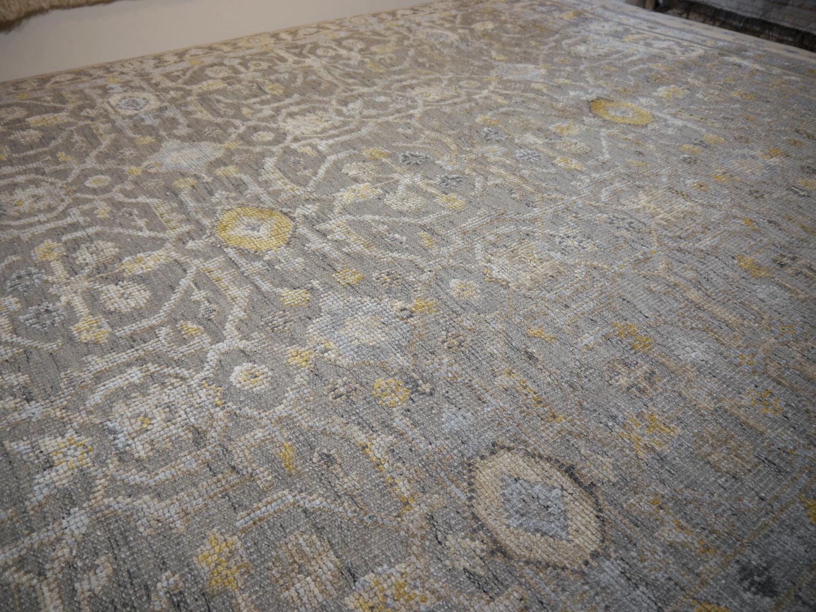 Modern Oushak Grey Rug Hand Knotted Wool Pile and Bamboo Silk Heriz Karaja style In New Condition In Lohr, Bavaria, DE