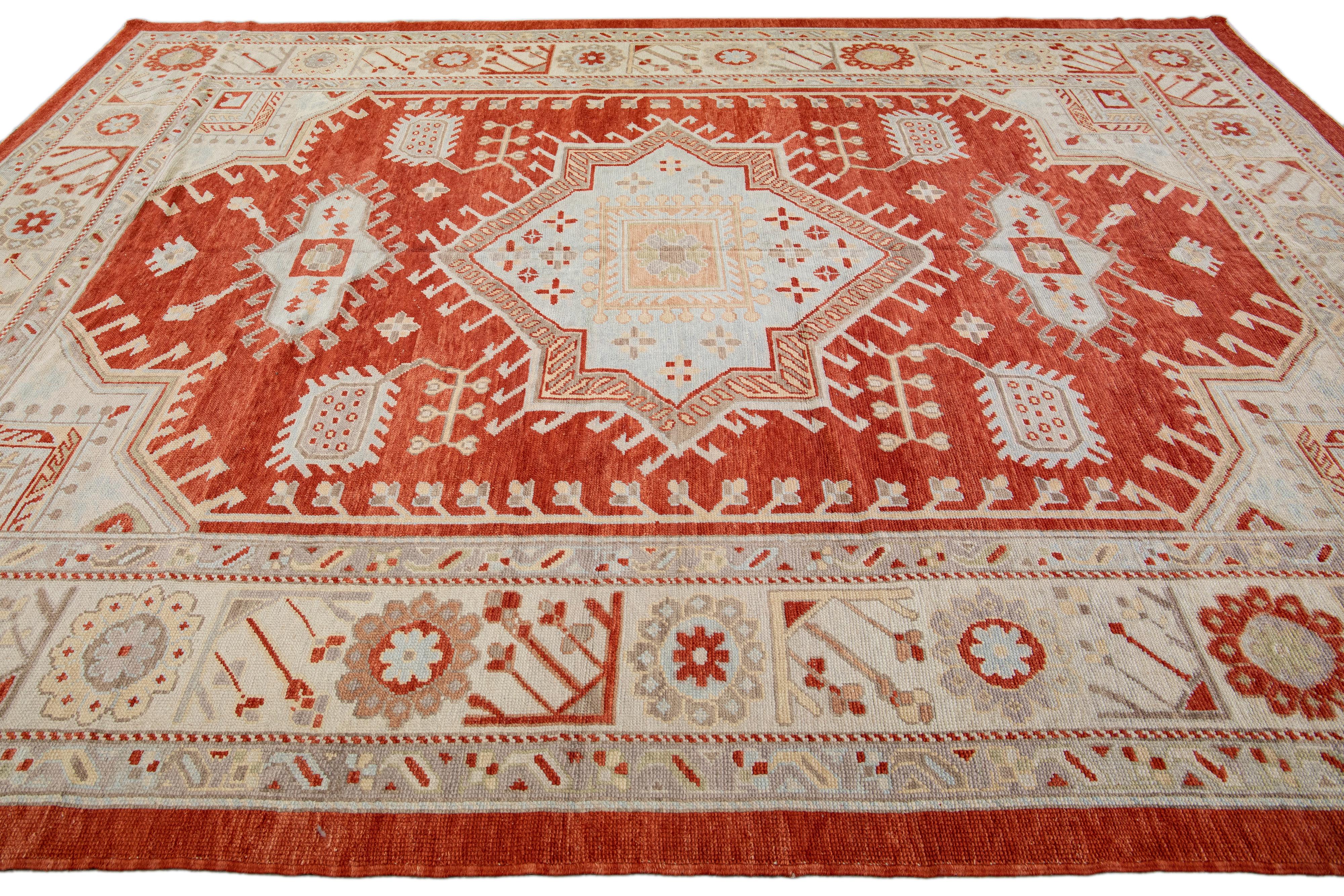 Moderner moderner handgefertigter Oushak-Wollteppich in Terrakotta-Orange im Zustand „Neu“ im Angebot in Norwalk, CT