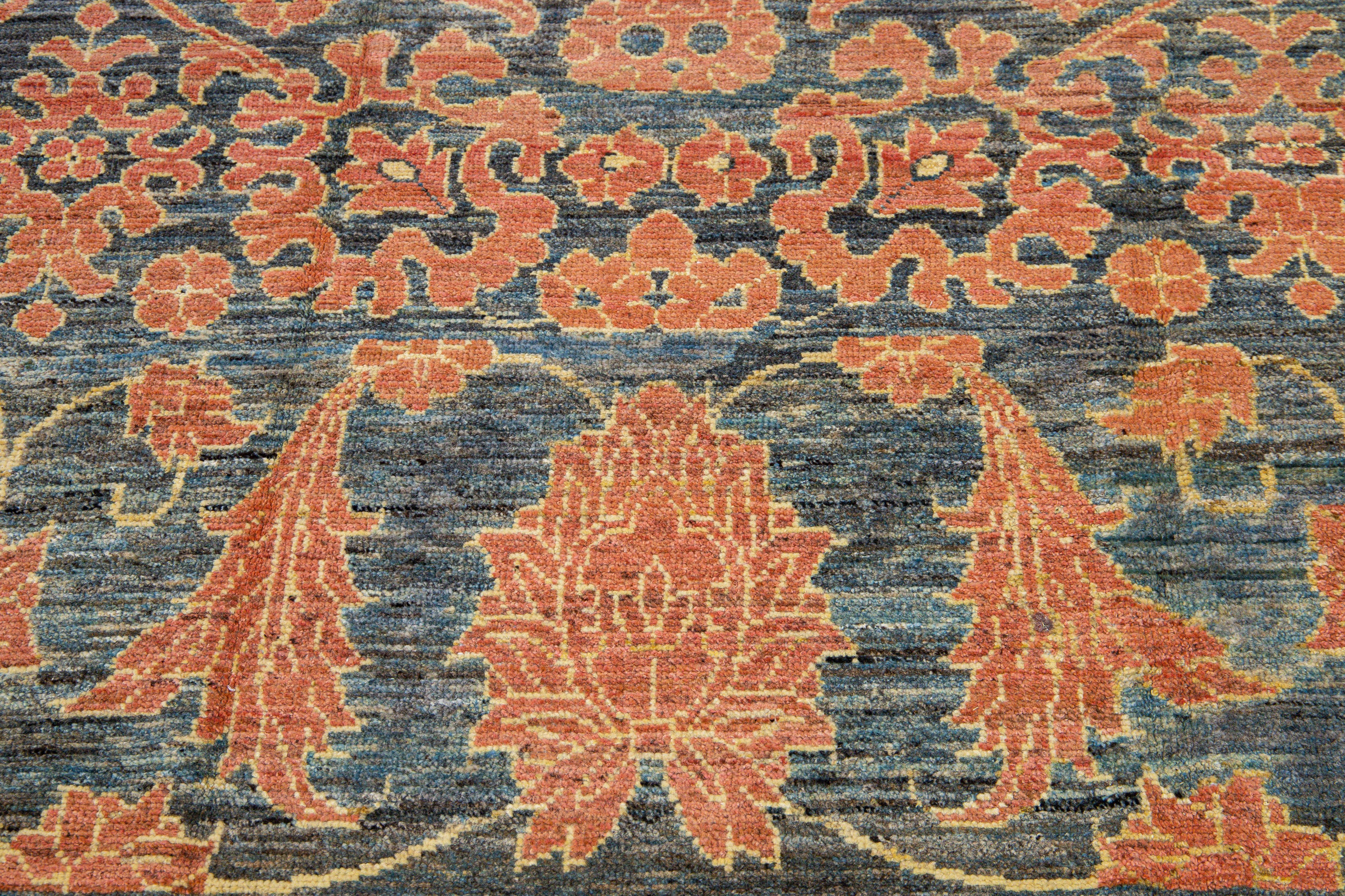 Moderner moderner handgefertigter, geblümter Oushak Oversize-Wollteppich in Grau und Orange im Angebot 2