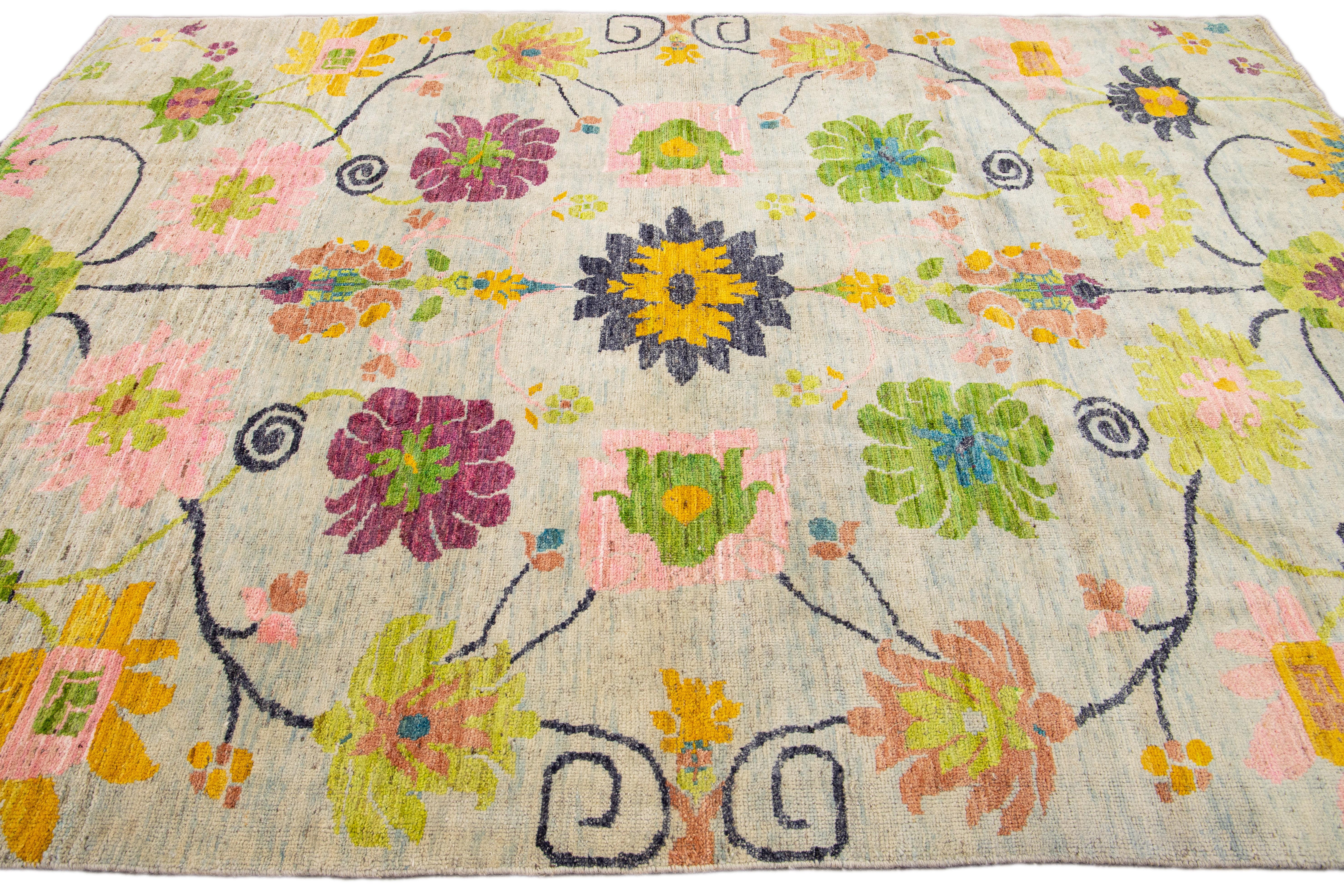 Modern Oushak Handmade Multicolor Floral Pattern Beige Wool Rug In New Condition For Sale In Norwalk, CT