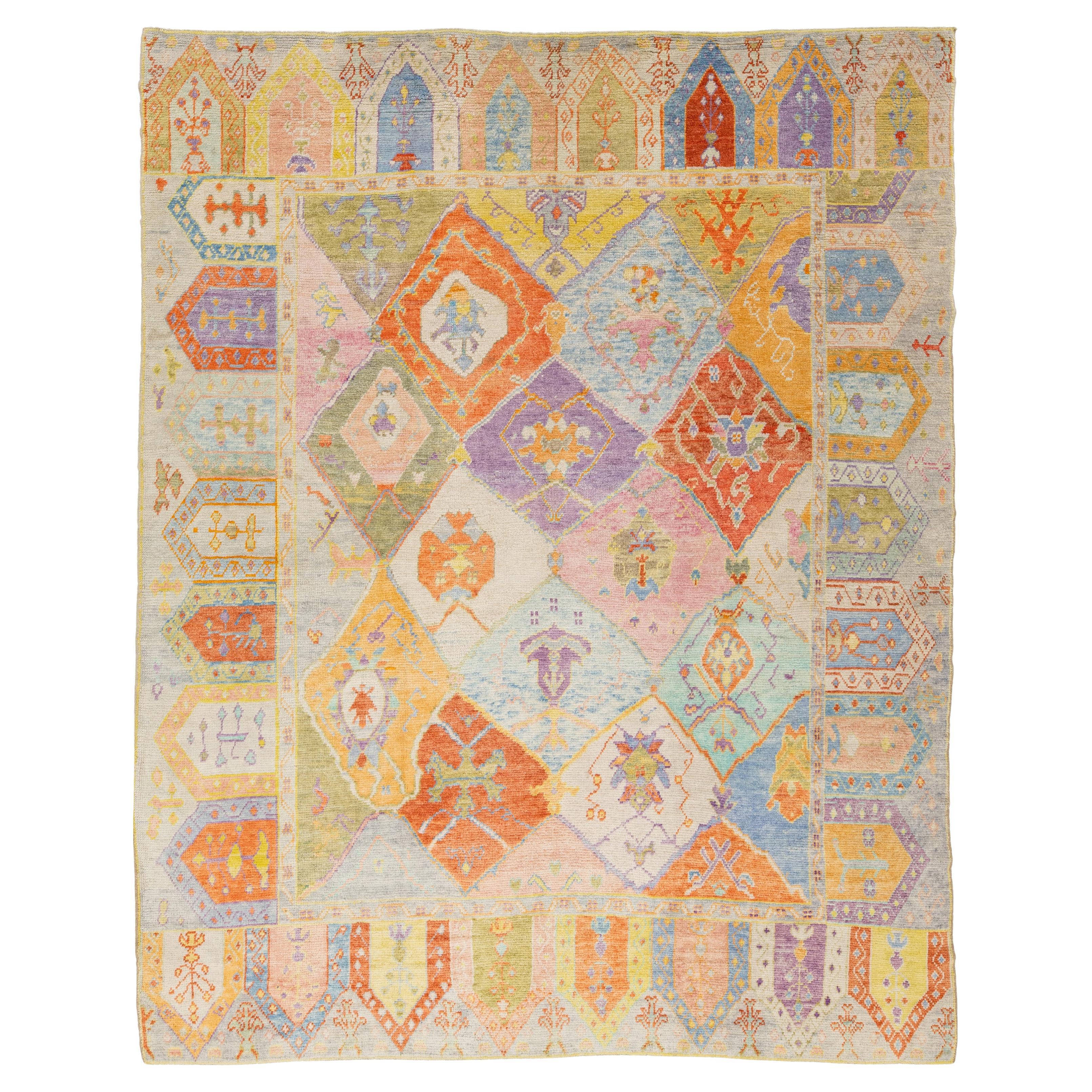 Alfombra moderna de lana de diseño geométrico multicolor hecha a mano en Oushak en venta