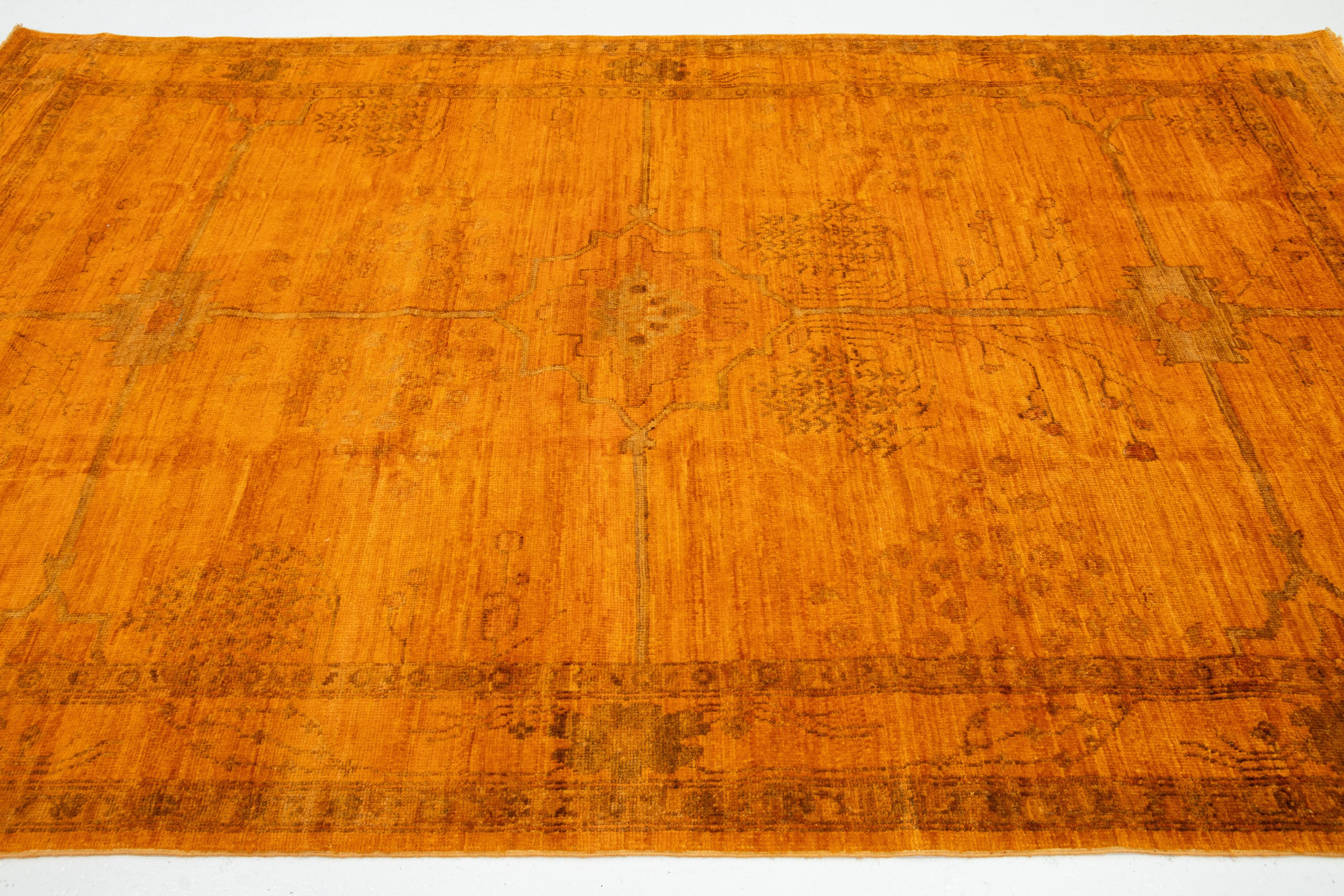 Moderner handgefertigter Oushak-Teppich aus orangefarbener Wolle mit geometrischem Muster im Angebot 4
