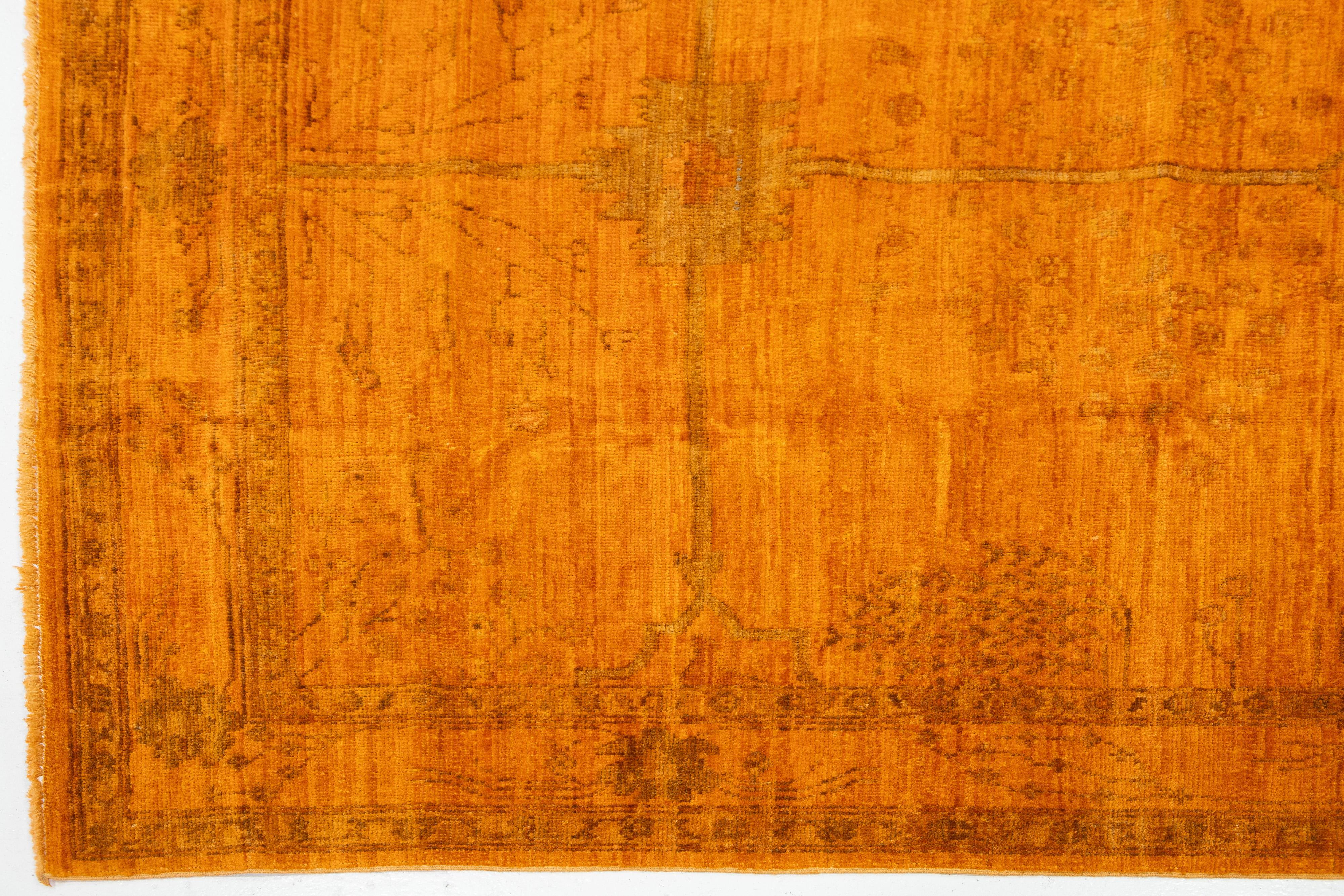 Moderner handgefertigter Oushak-Teppich aus orangefarbener Wolle mit geometrischem Muster im Angebot 3