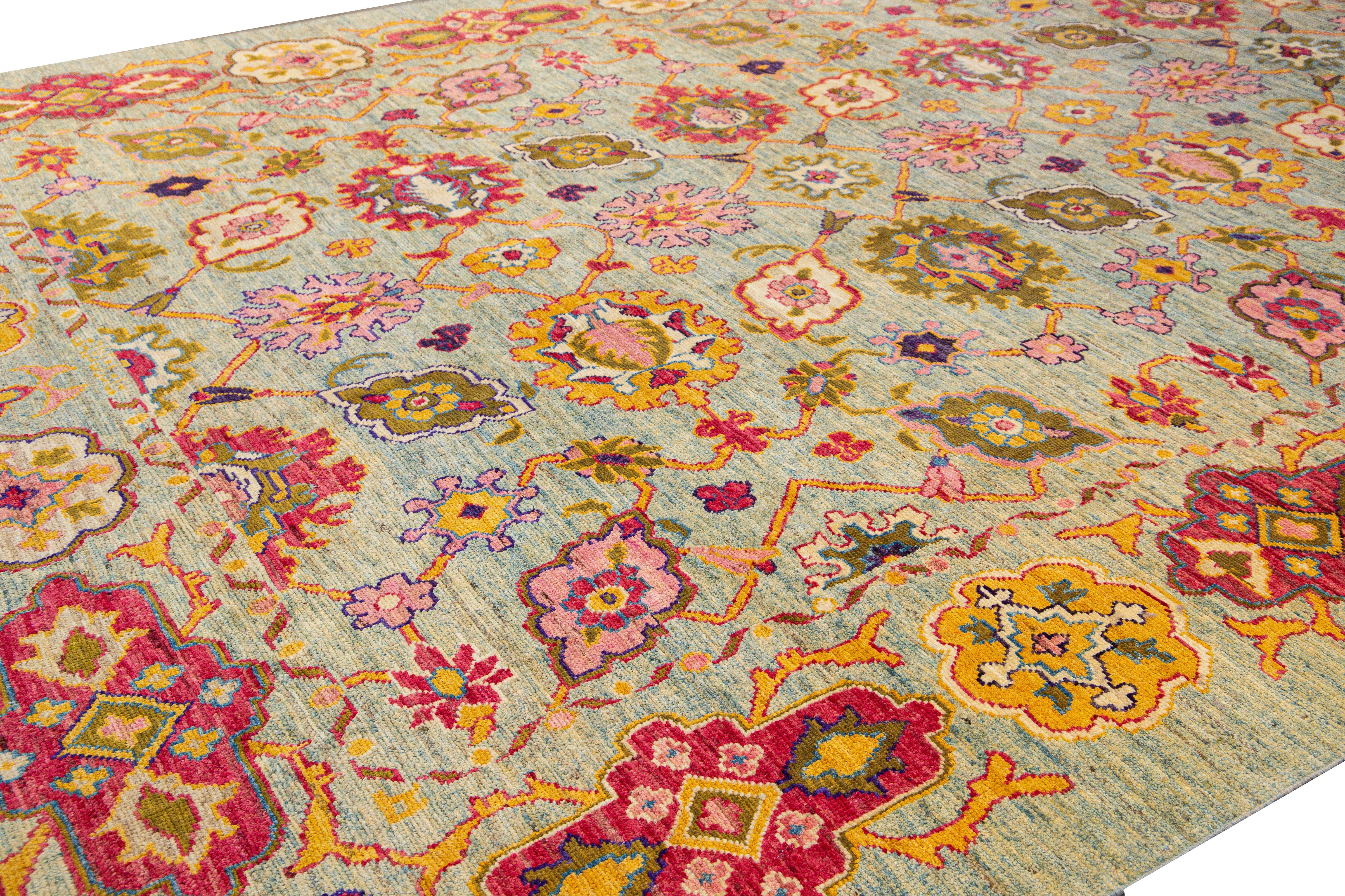Moderner moderner handgefertigter, mehrfarbiger Oversize-Wollteppich mit geblümten Stammesmotiven von Oushak im Zustand „Neu“ im Angebot in Norwalk, CT