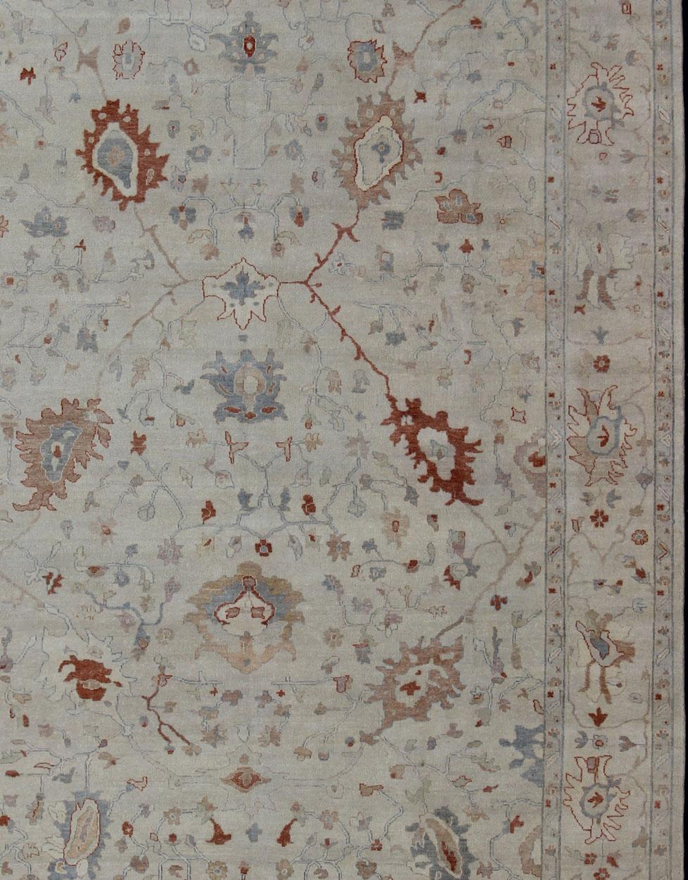 Laine Tapis moderne Oushak à motifs floraux sur toute la surface en laine de Keivan Woven Arts  en vente