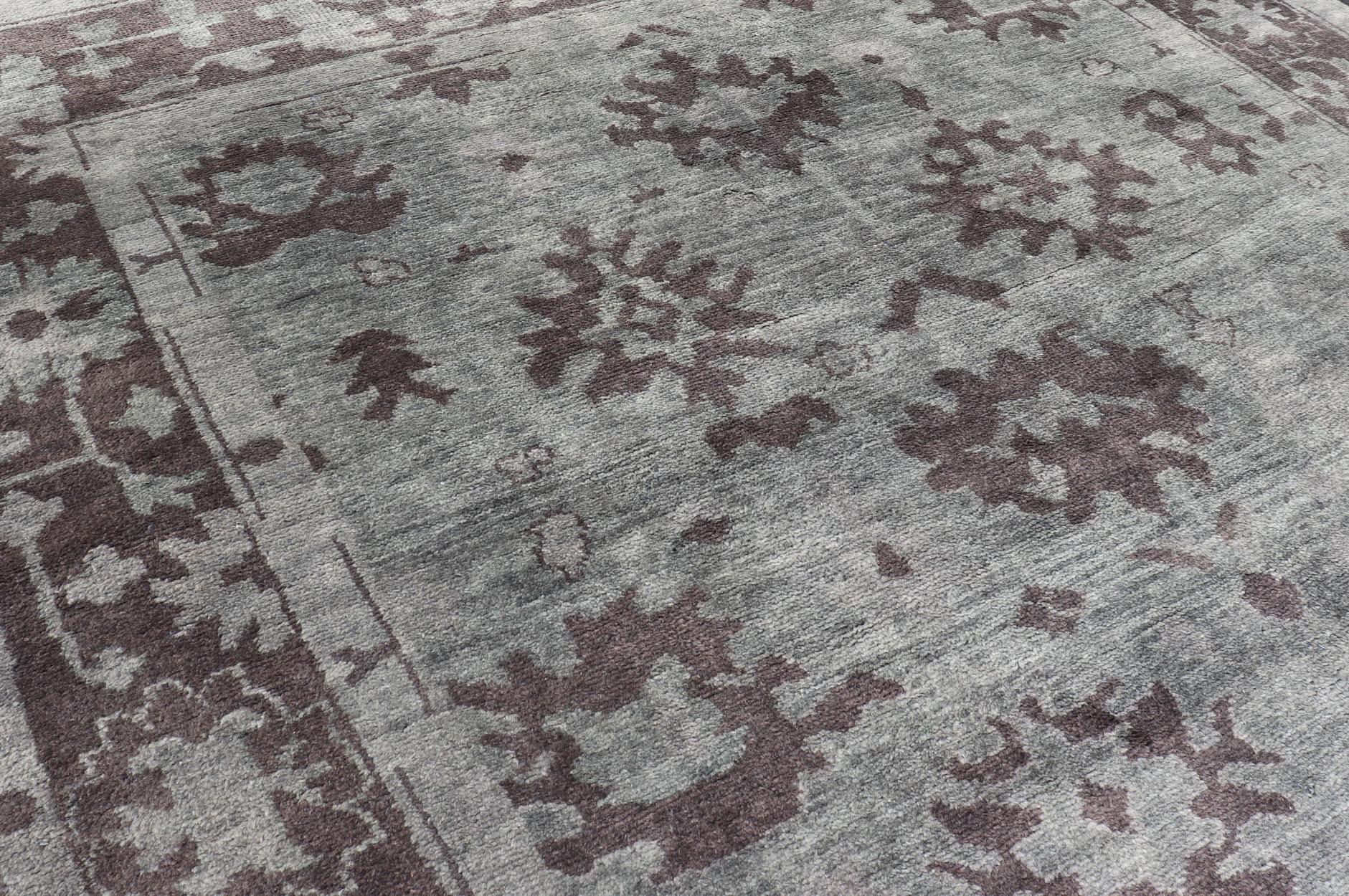 Tappeto Oushak moderno in lana con disegni sub-geometrici in verde e marrone 9'3 x 13 In condizioni ottime in vendita a Atlanta, GA