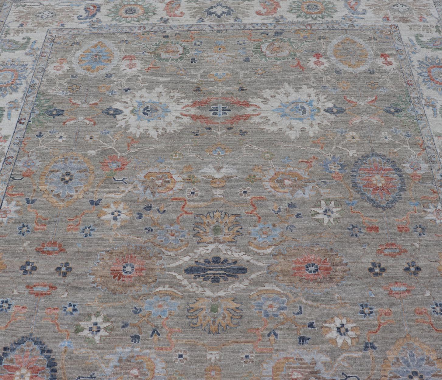 Tappeto Oushak moderno con una delicata miscela di verdi tenui e fiori 9'0 x 12'4 in vendita 8