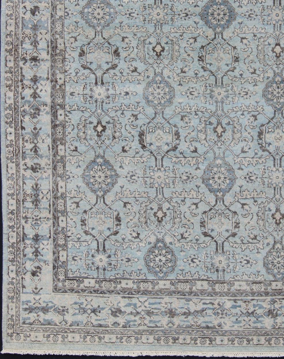 Indien Tapis moderne Oushak au design géométrique en bleus clairs et bruns en vente