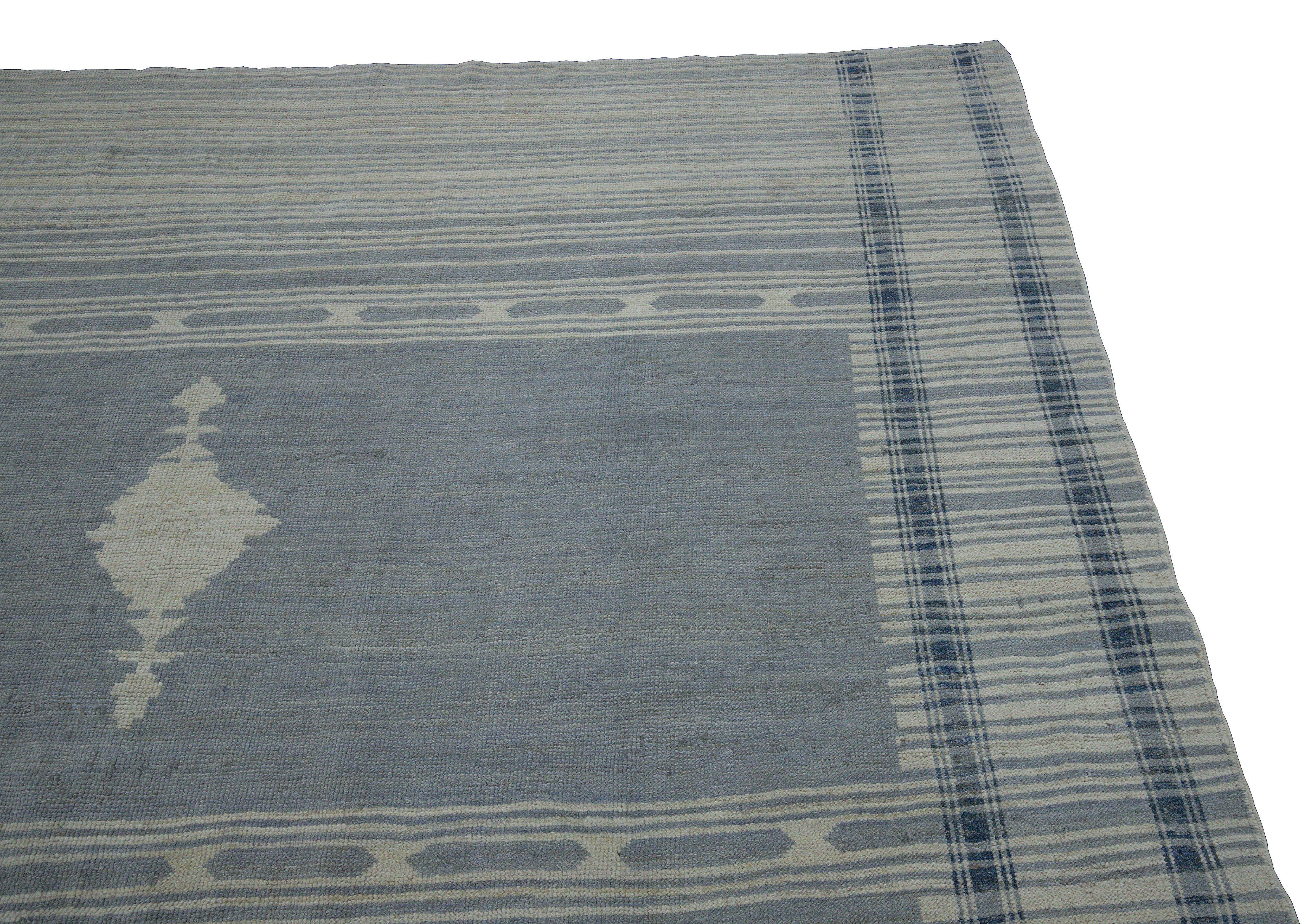 Modern Oushak Rug with Ivory-Striped Gray Field and Navy Borders In New Condition For Sale In Dallas, TX