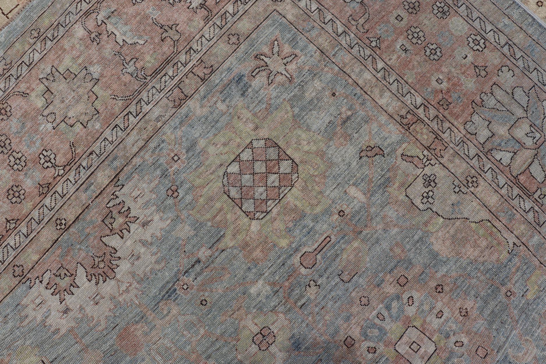 Moderner Oushak-Teppich mit weichem blau-grünen Feld und warmem Taupe 11'11 x 15'1 im Angebot 8