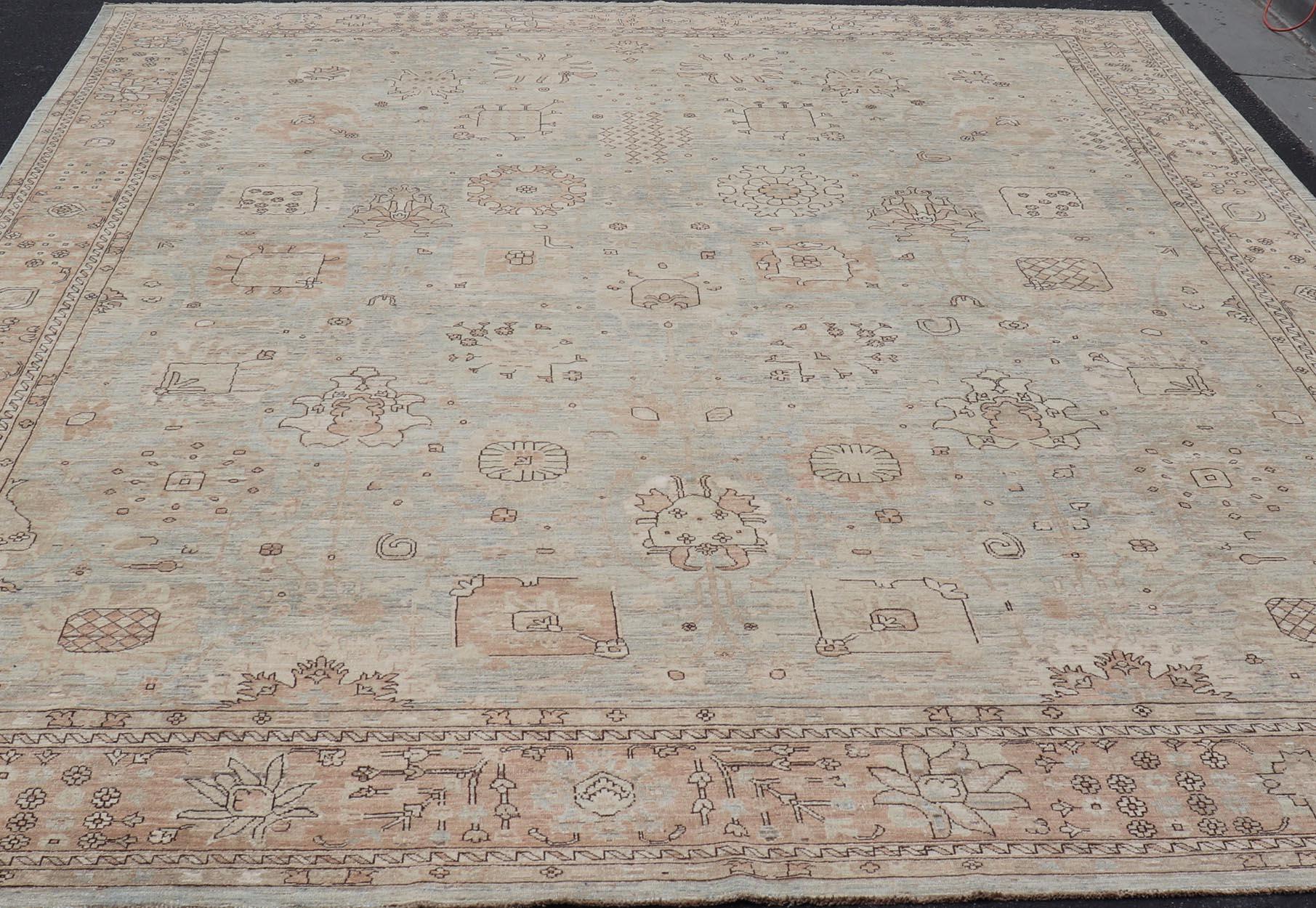 Moderner Oushak-Teppich mit weichem blau-grünen Feld und warmem Taupe 11'11 x 15'1 im Angebot 11