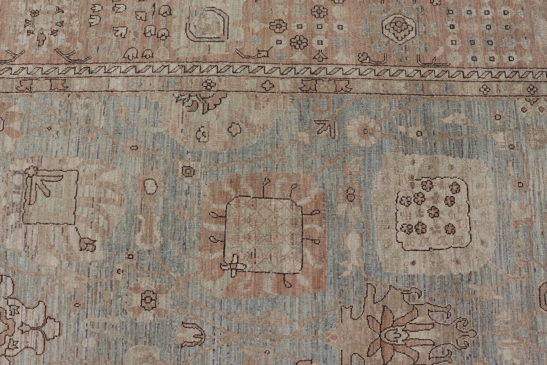 Moderner Oushak-Teppich mit weichem blau-grünen Feld und warmem Taupe 11'11 x 15'1 im Zustand „Hervorragend“ im Angebot in Atlanta, GA