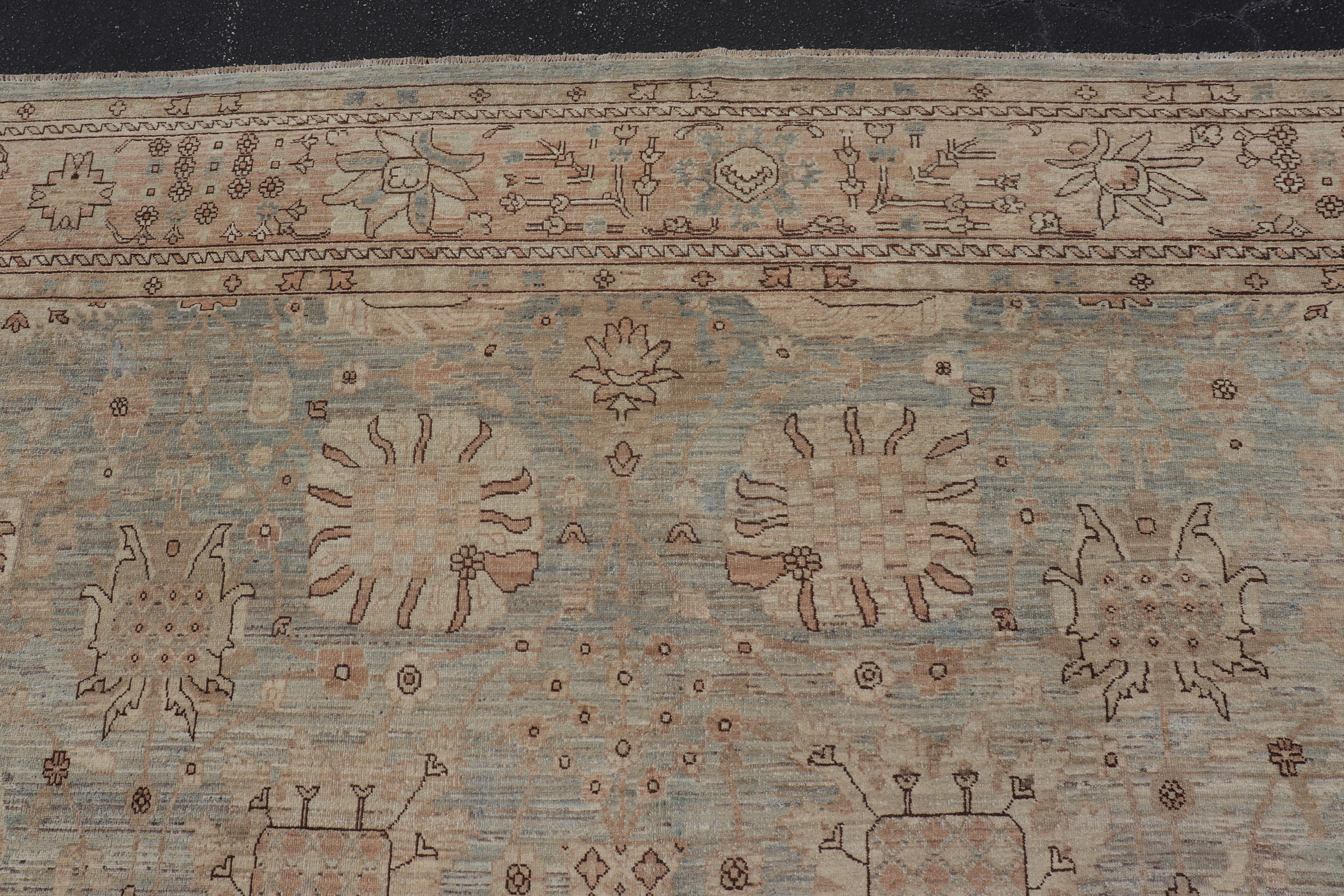 Moderner Oushak-Teppich mit weichem blau-grünen Feld und warmem Taupe 11'11 x 15'1 im Angebot 1