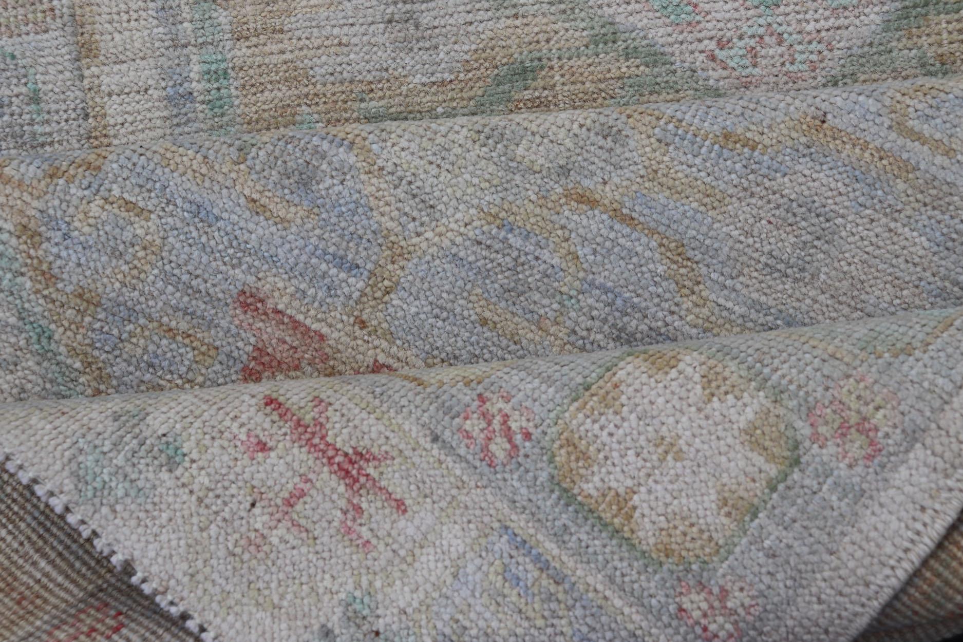 Modernes Oushak-Läufer-Design mit cremefarbenem Hintergrund und All-Over-Design 3'2 x 16'6 im Angebot 2