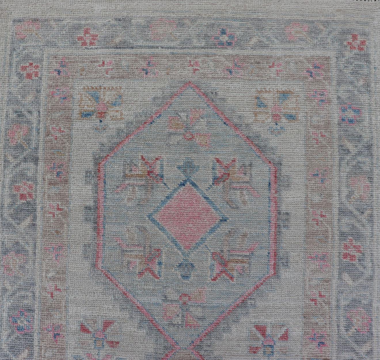 Modern oushak runner with cream background and floral medallions Keivan Woven Arts; rug AWR-4039 country of origin: Afghanistan Type: Oushak circa 2010
Measures: 2'8 x 8'2
Modern Oushak runner showcases the distinct large scale angular floral