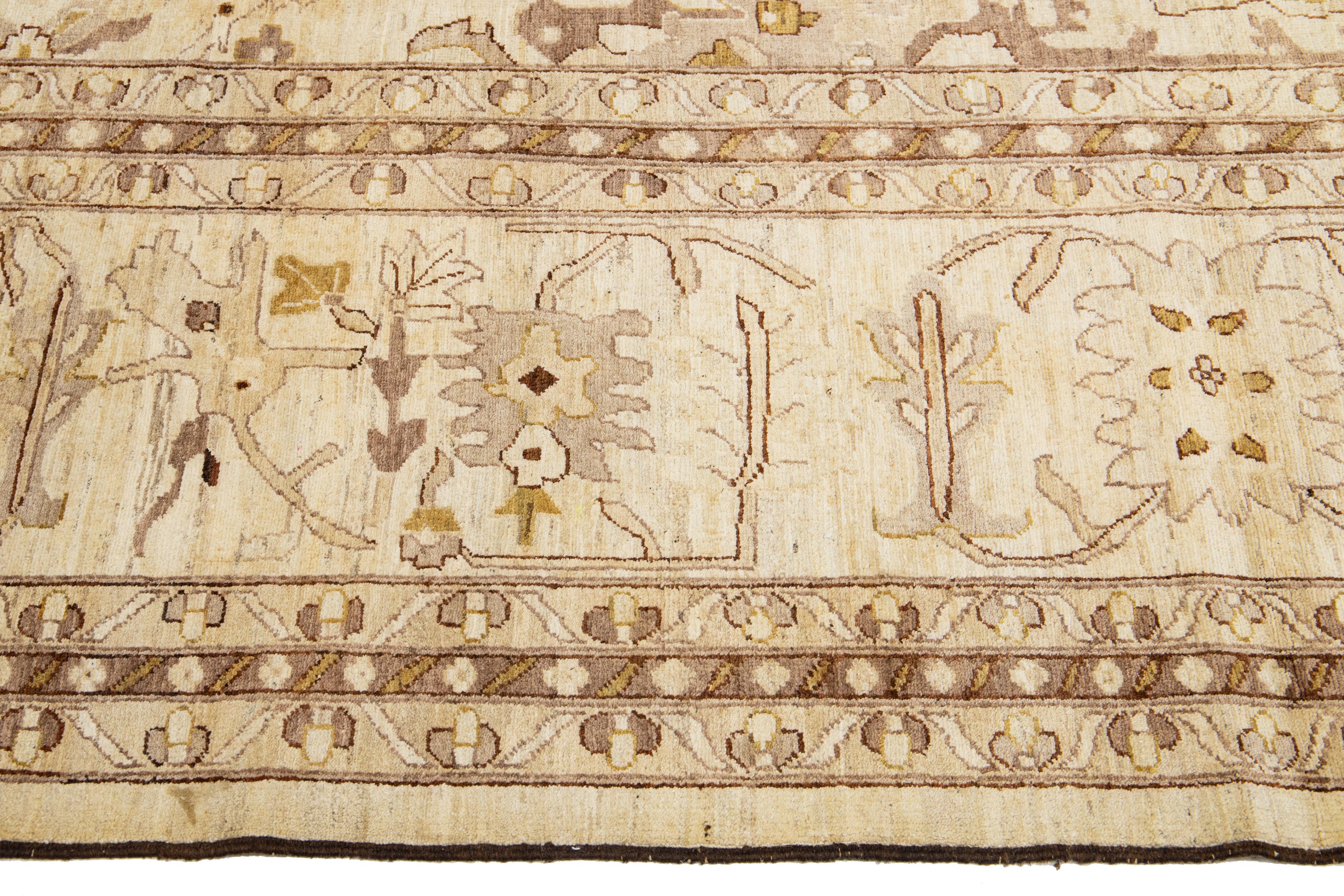 Modernes Oushak Stil Palace Sized Wolle Teppich handgefertigt in Beige mit floralen Design im Angebot 4