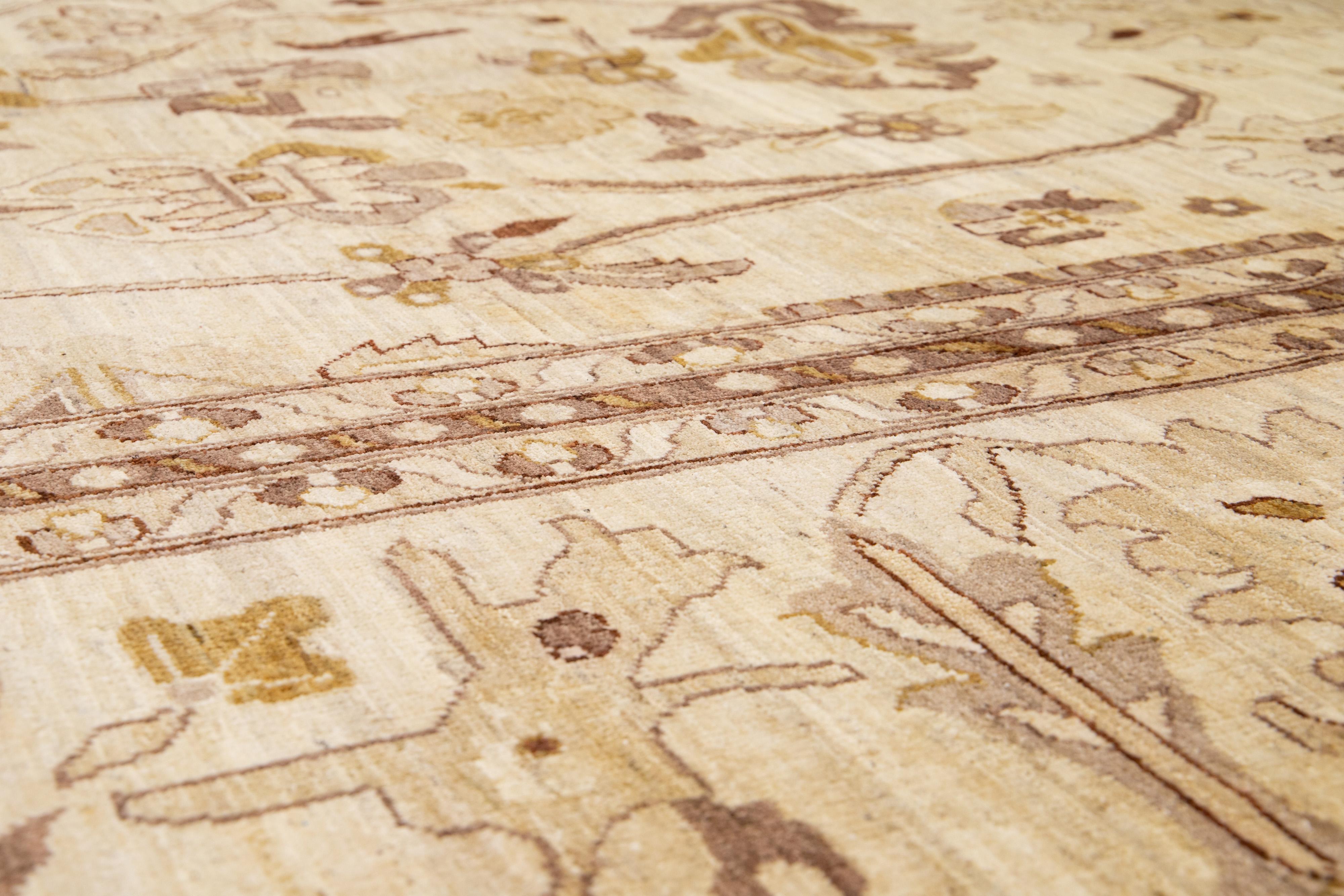 Modernes Oushak Stil Palace Sized Wolle Teppich handgefertigt in Beige mit floralen Design im Angebot 5