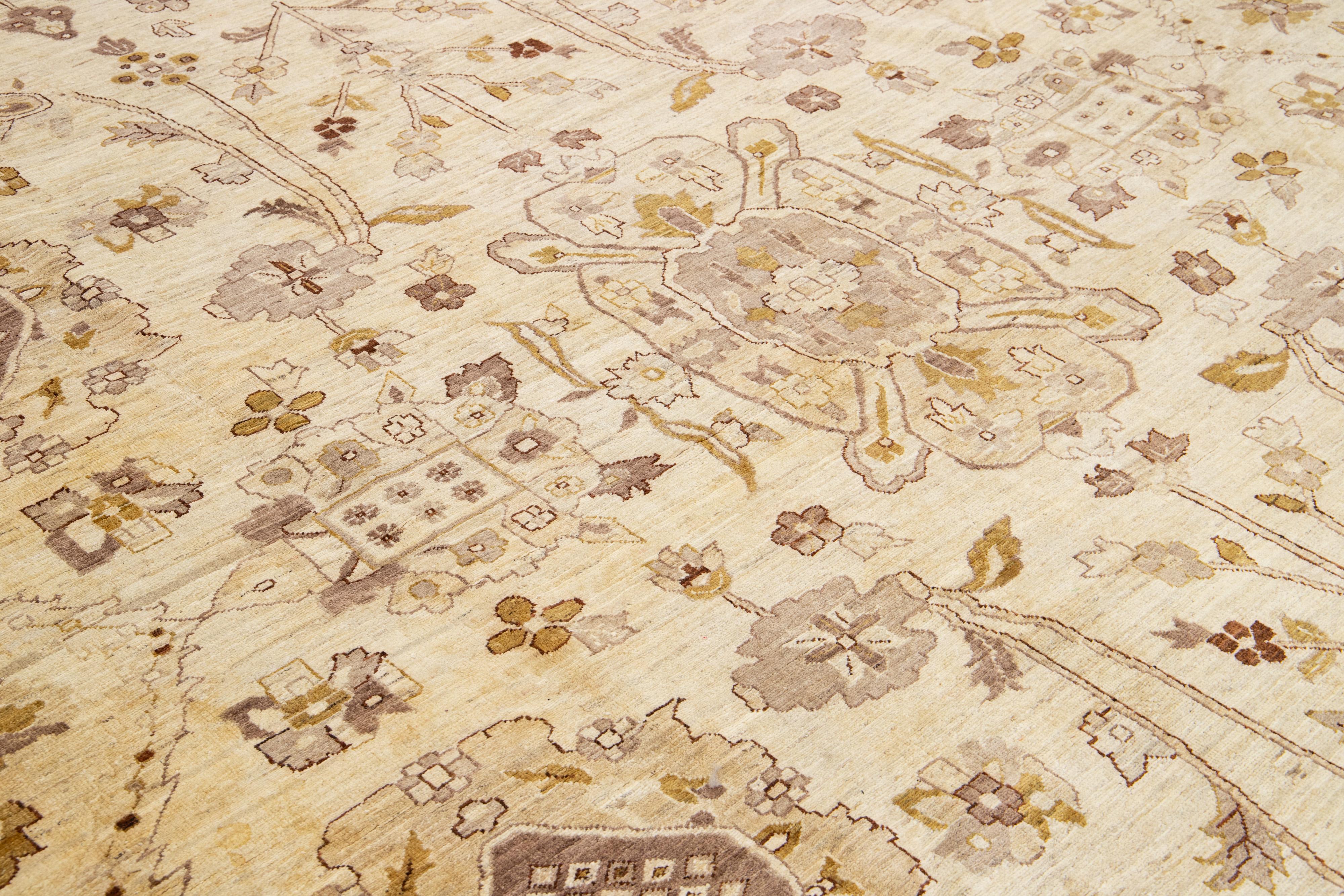 Modernes Oushak Stil Palace Sized Wolle Teppich handgefertigt in Beige mit floralen Design im Angebot 3