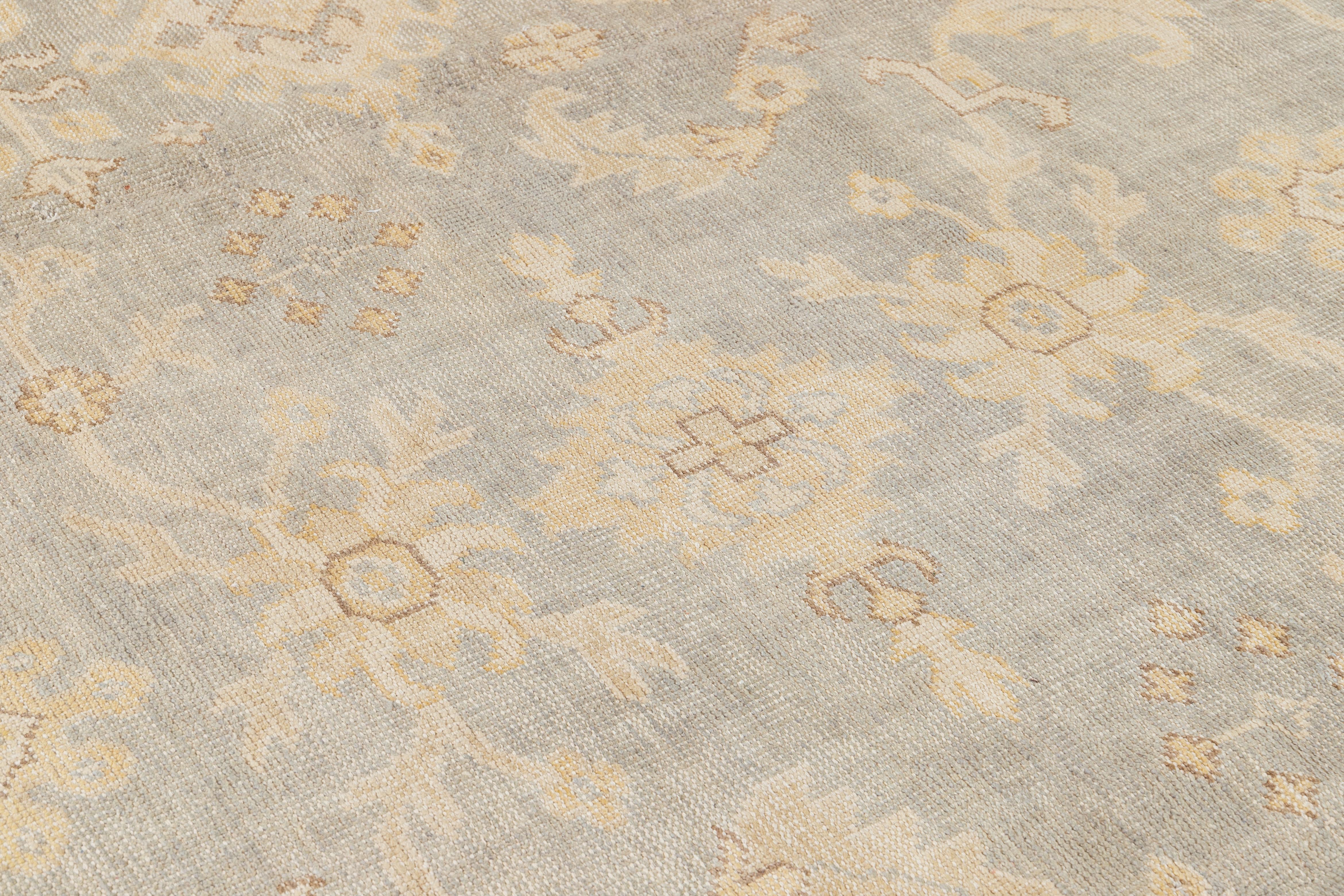 Tapis moderne en laine de style Oushak avec motif floral gris fait à la main Neuf - En vente à Norwalk, CT