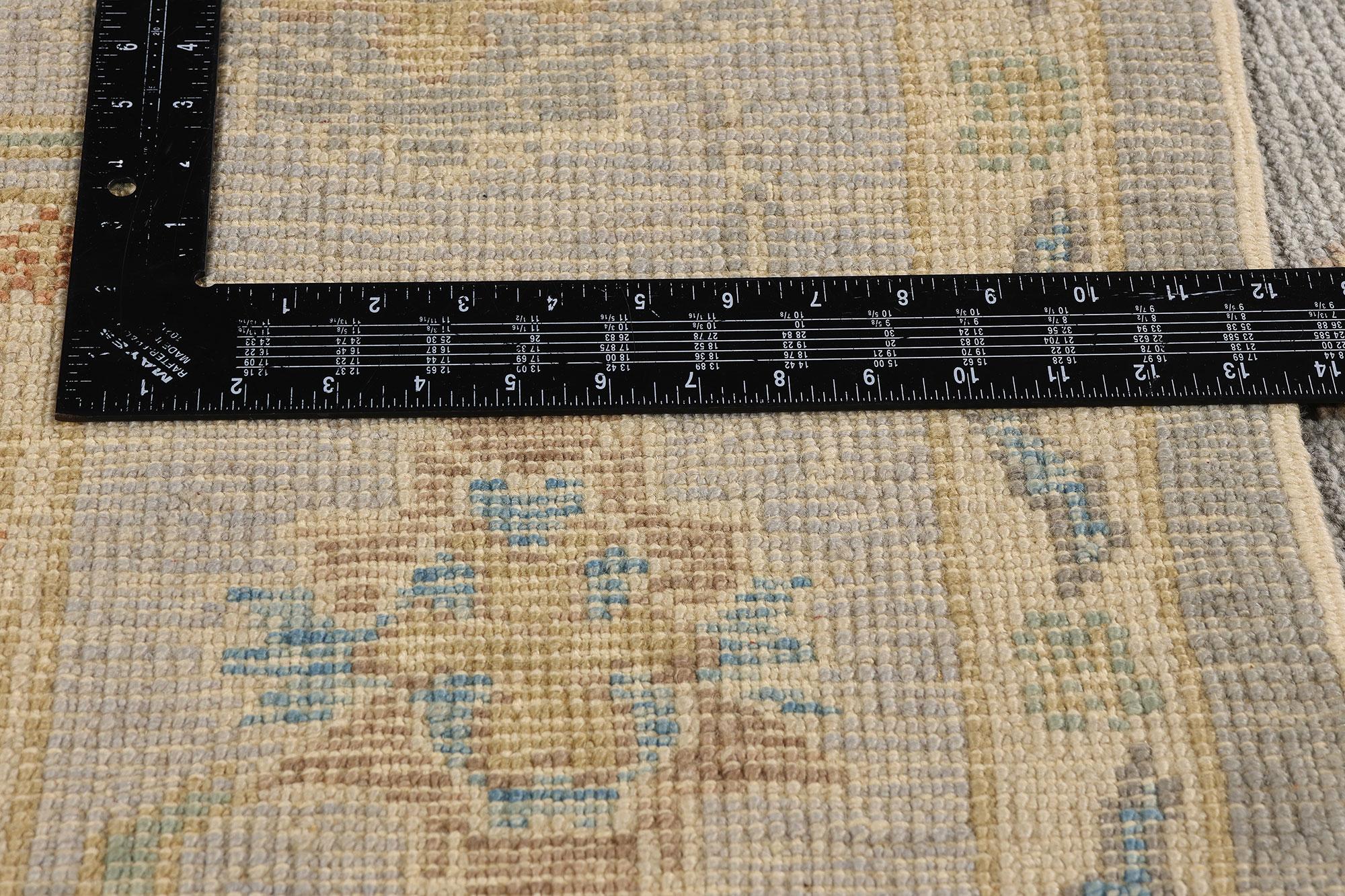 Zeitgenössischer türkischer Oushak-Teppich im atemberaubenden Küstenstil im Angebot 4