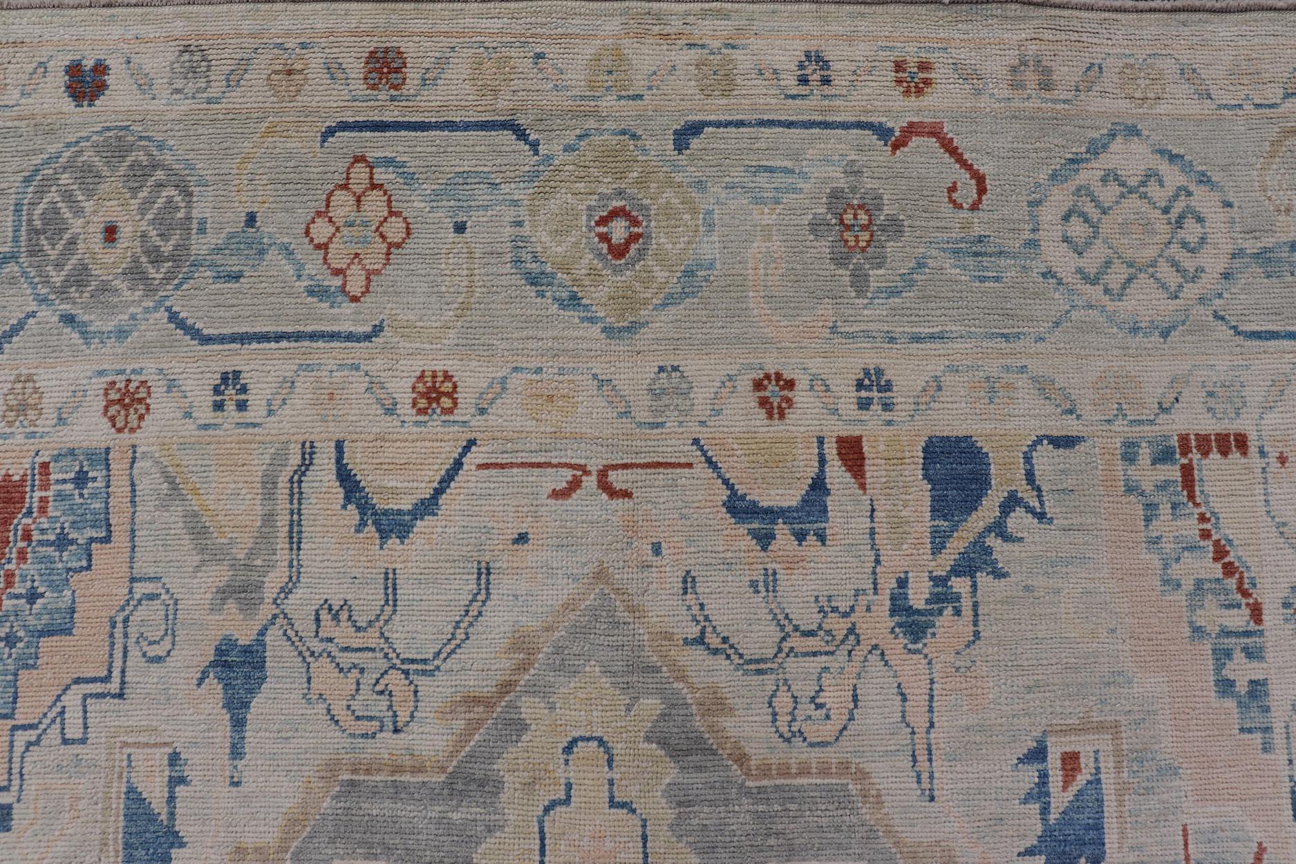 Moderner türkischer Oushak-Teppich mit Allover-Design in Hellblau, Elfenbein und Rot  (21. Jahrhundert und zeitgenössisch) im Angebot
